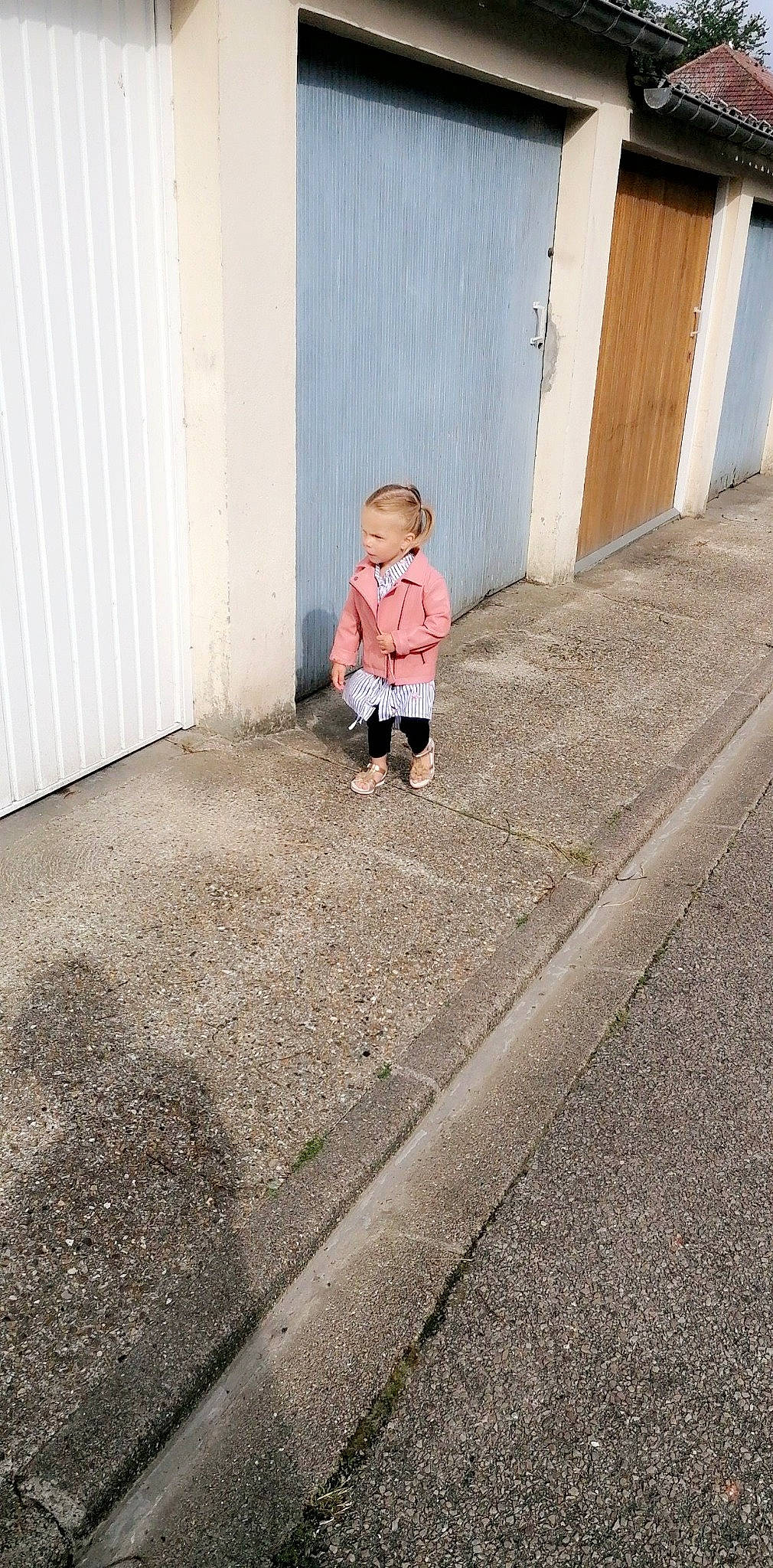 Marie participe au concours pour gagner de l'argent avec cette photo : child, concrete, floor, flooring, footwear, leg, person, photograph, photography, play, road_surface, shoe, sitting, snapshot, standing, toddler, vacation, wall, wood