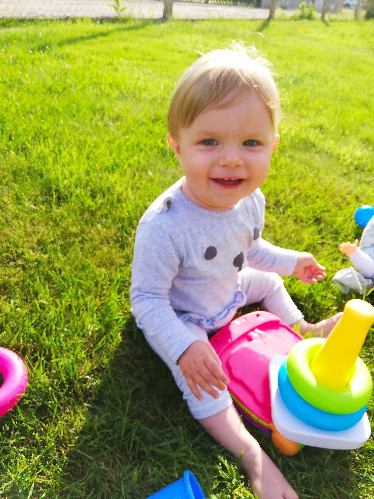 Marie a rejoint le concours — aidez-le/la à gagner de superbes lots ! baby, baby_playing_with_toys, child, easter, fun, garden, grass, holiday, joy, lawn, meadow, person, play, sitting, summer, toddler, yard