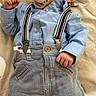 Eliot a rejoint le concours — aidez-le/la à gagner de superbes lots ! baby, pacifier, blue_shirt, suspenders, pants, infant, lying_down, blanket, cute, clothing, child, small_hands, portrait, indoors, comfort, young, casual, fabric, relaxed, face