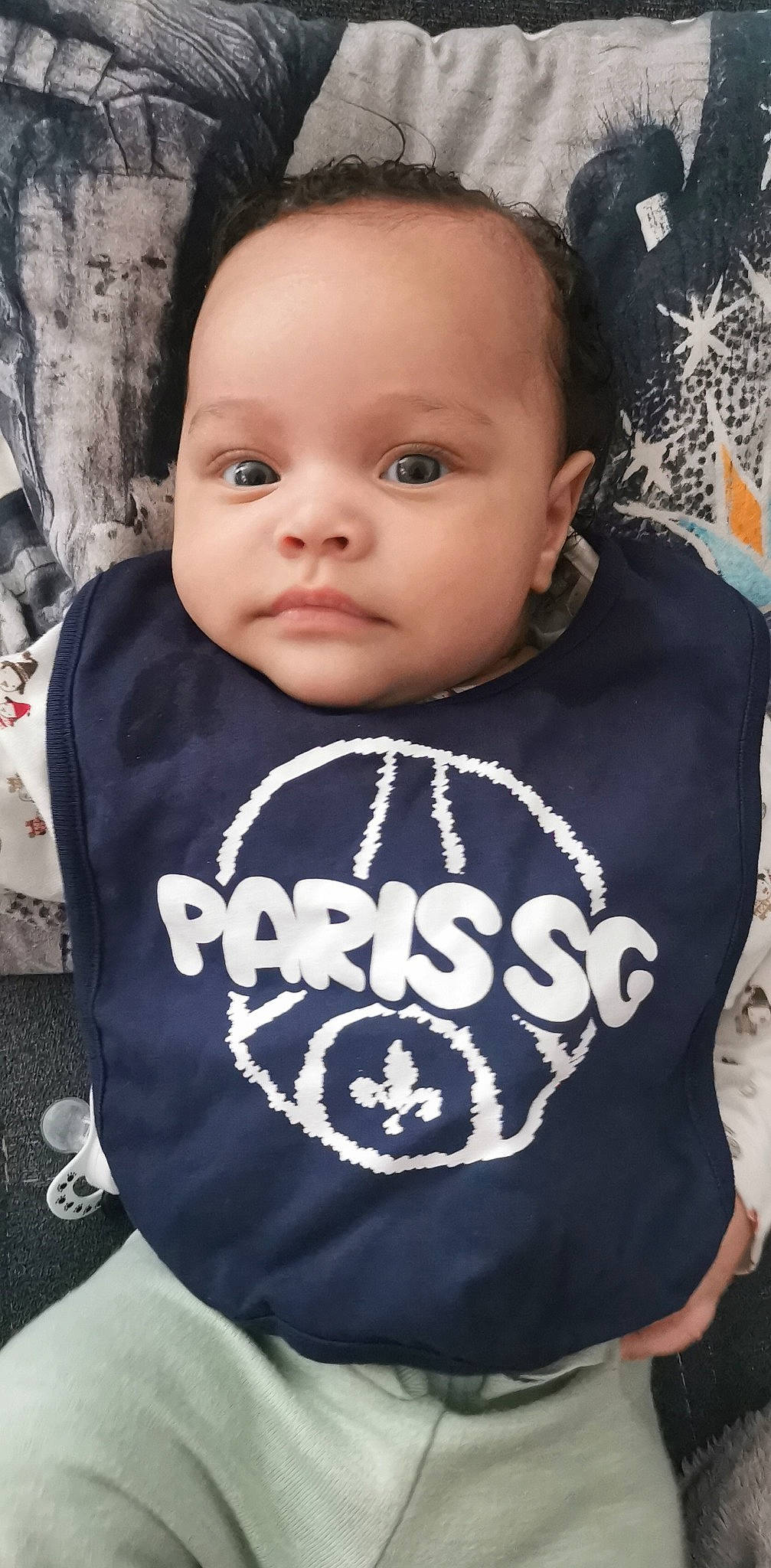 Lenny participe au concours pour gagner de l'argent avec cette photo : baby, baby_toddler_clothing, cheek, child, cool, eyelash, face, flash_photography, fun, grey, happy, head, neck, outerwear, pattern, person, product, sleeve, standing, t_shirt