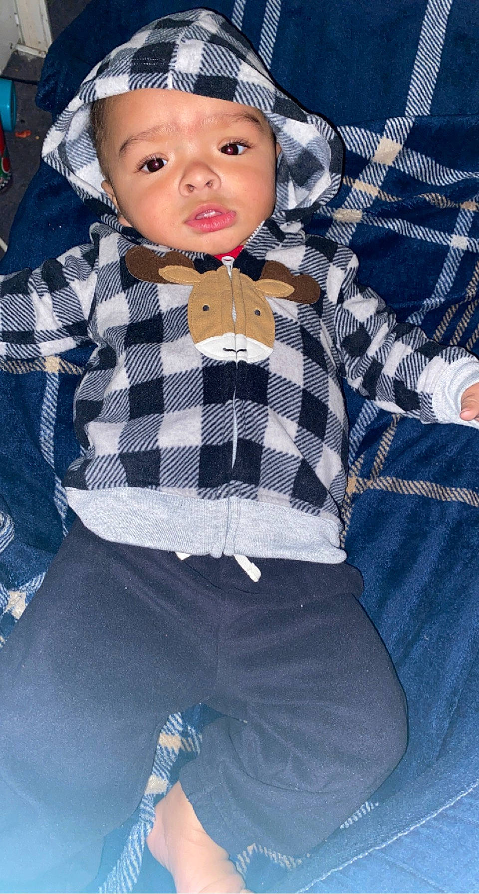 Dj is registered to the contest to win money with this photo: baby, baby_toddler_clothing, blue, cheek, child, collar, dress_shirt, electric_blue, eye, eyelash, face, happy, headwear, outerwear, pattern, person, plaid, sleeve, street_fashion, tartan