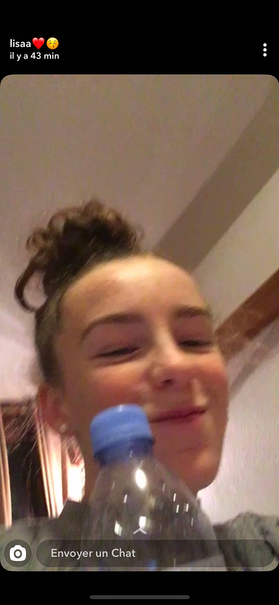 Lisa participe au concours pour gagner de l'argent avec cette photo : bottle, child, drink, drinking, drinkware, eyebrow, face, forehead, fun, mouth, nose, person, plastic_bottle, selfie, smile, water, water_bottle