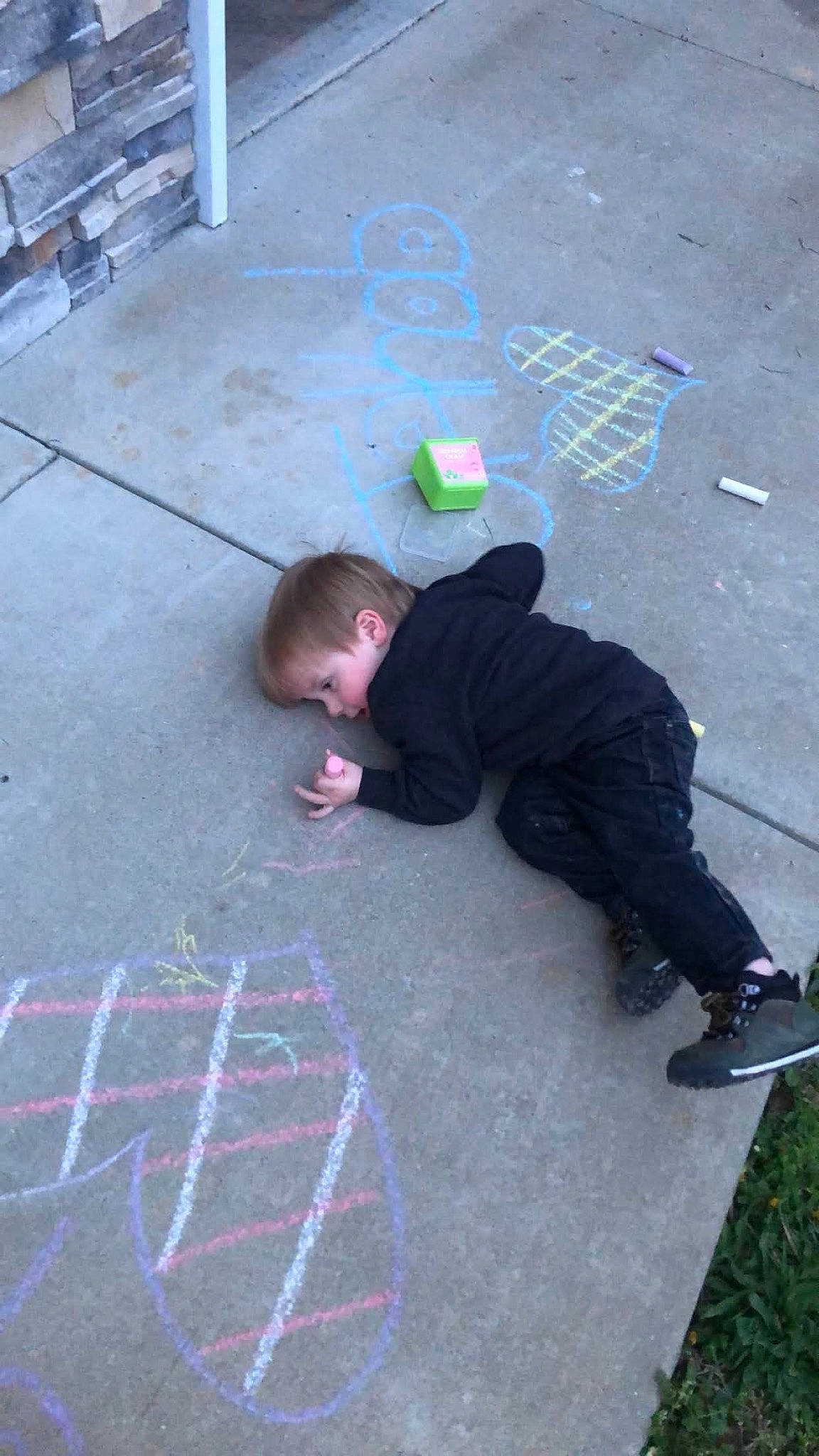 Jakob Paul is registered to the contest to win money with this photo: chalk, child, concrete, floor, person, road_surface, sidewalk
