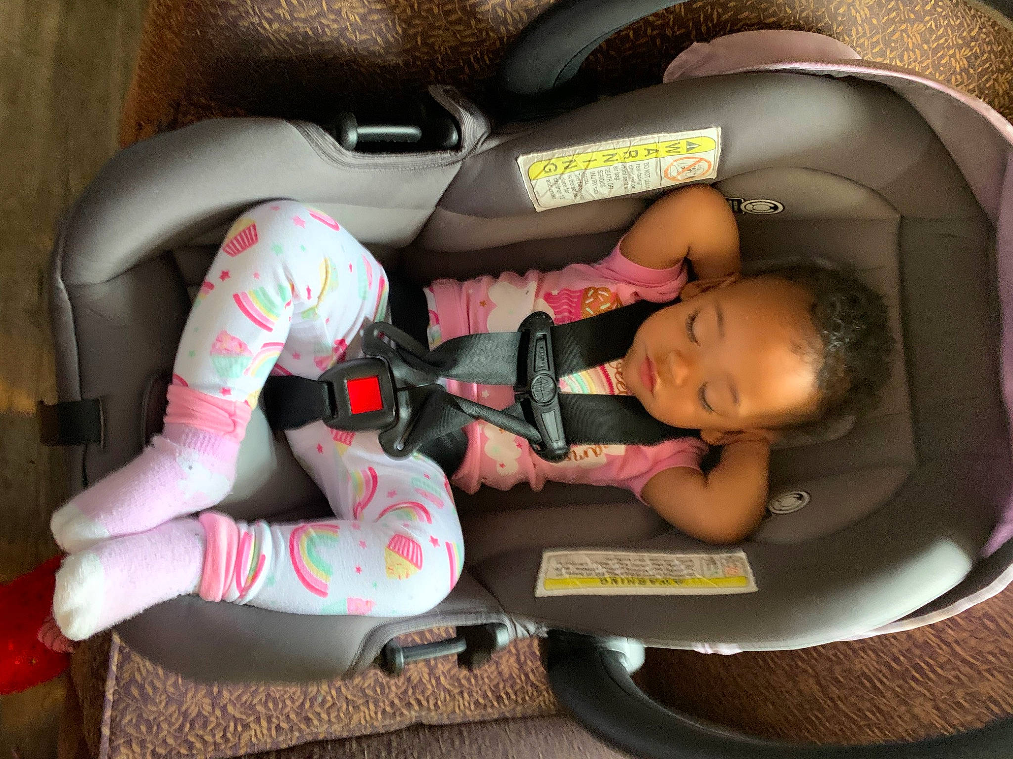Zolah is registered to the contest to win money with this photo: auto_part, automotive_design, automotive_exterior, baby_carriage, baby_products, car_seat, car_seat_cover, carmine, child, comfort, family_car, head_restraint, human_leg, knee, luxury_vehicle, motor_vehicle, person, personal_luxury_car, thigh, toddler