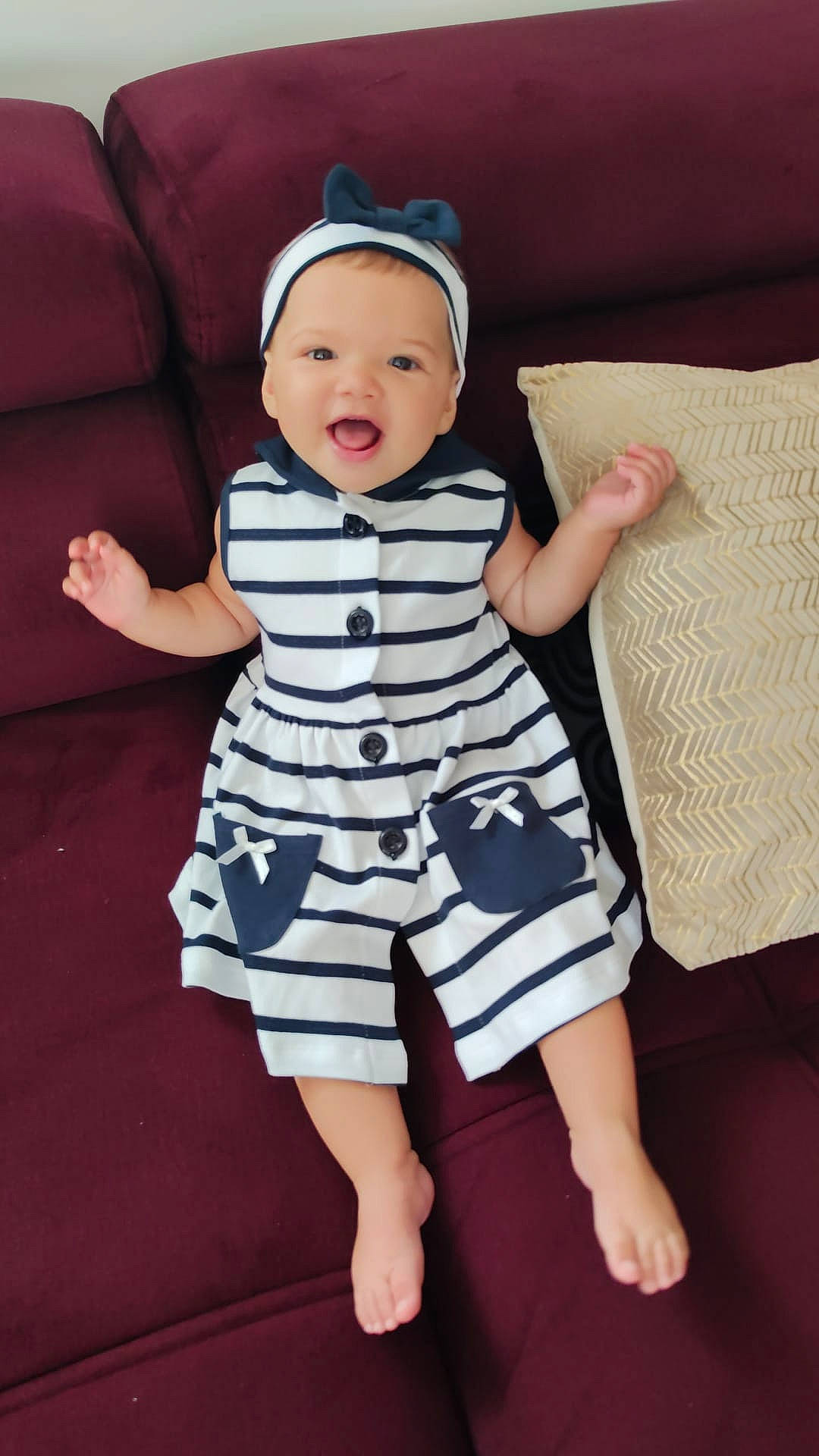 Nelya participe au concours pour gagner de l'argent avec cette photo : baby, baby_toddler_clothing, cap, child, costume_hat, day_dress, fashion_accessory, finger, fun, happy, hat, human_leg, one_piece_garment, pattern, person, pink, sleeve, smile, textile, toddler