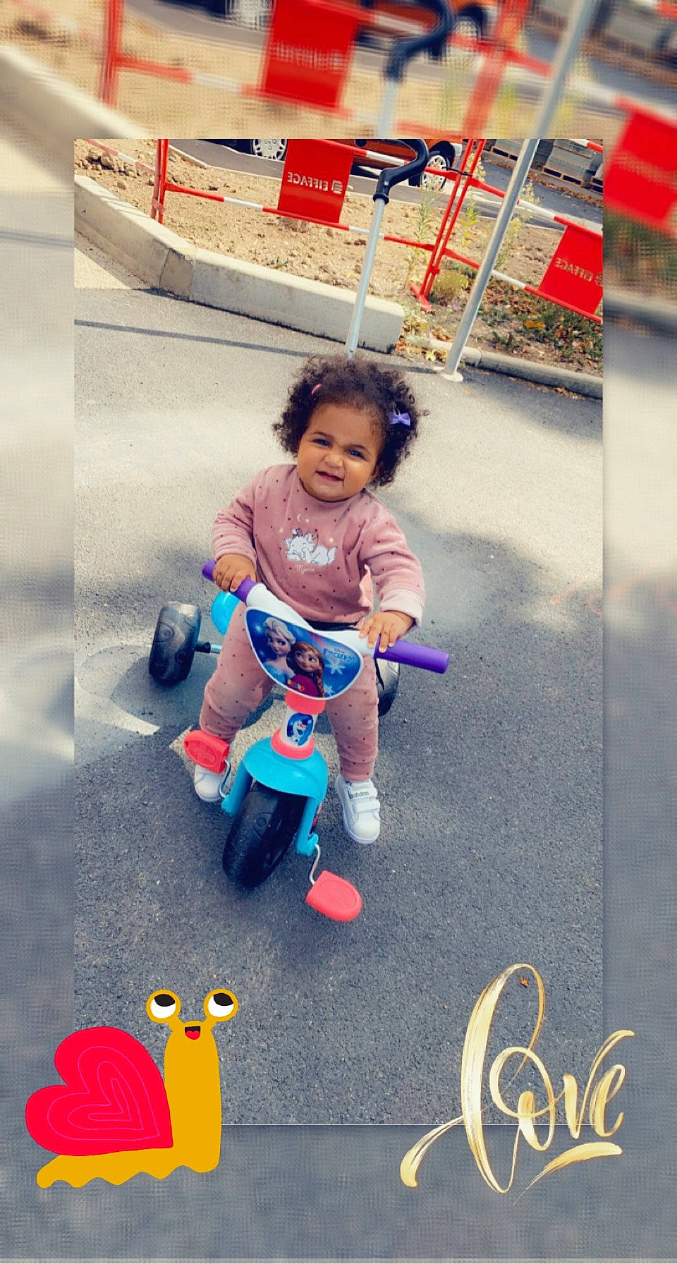 Camillia participe au concours pour gagner de l'argent avec cette photo : baby, child, city, electric_blue, fun, happy, leisure, mode_of_transport, person, play, product, recreation, riding_toy, sitting, smile, snapshot, toddler, toy, travel, wheel
