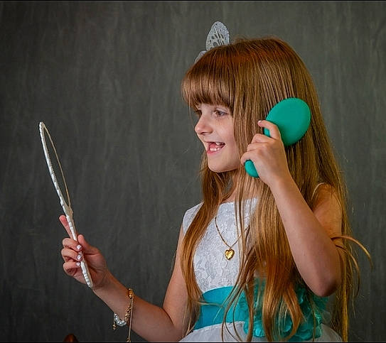 Gunner joined the competition — help win amazing prizes! audio_equipment, bangs, beauty, brown_hair, electric_blue, eyelash, fashion_accessory, finger, flash_photography, fun, gadget, gesture, hair, hair_coloring, hairstyle, happy, hime_cut, jewellery, joy, magenta