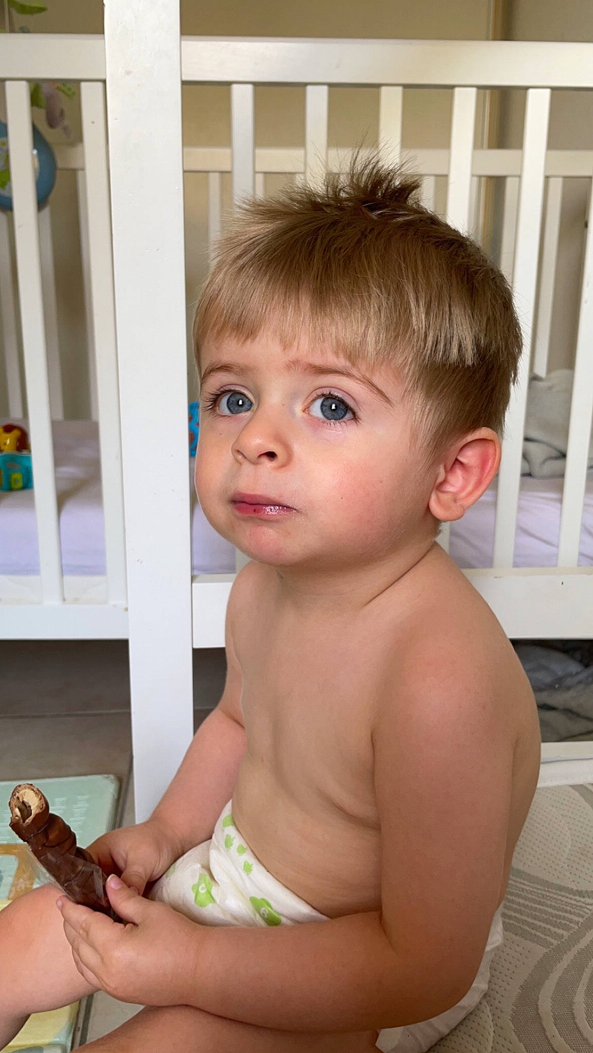 Ayden a rejoint le concours — aidez-le/la à gagner de superbes lots ! baby, barechested, bathing, blond, cheek, chest, child, chin, eyelash, finger, fun, happy, nose, person, sitting, skin, thumb, toddler, toy, vacation