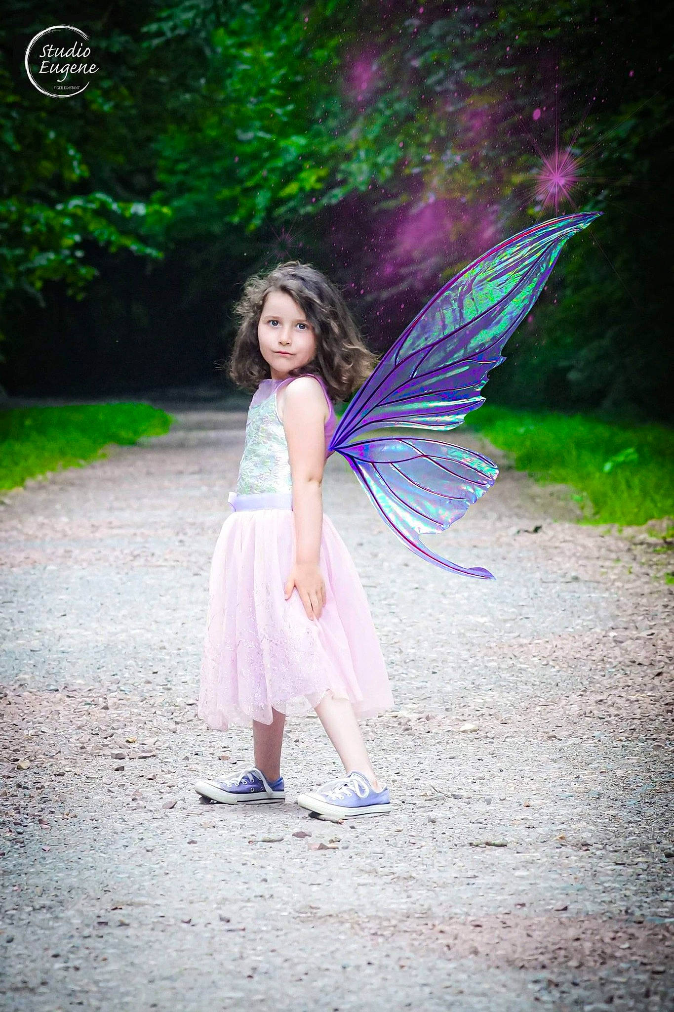 Ambre participe au concours pour gagner de l'argent avec cette photo : beauty, child, child_model, dress, fawn, fictional_character, flash_photography, forest, grass, green, lavender, mythical_creature, nature, people_in_nature, person, photo_shoot, photography, pink, purple, tree
