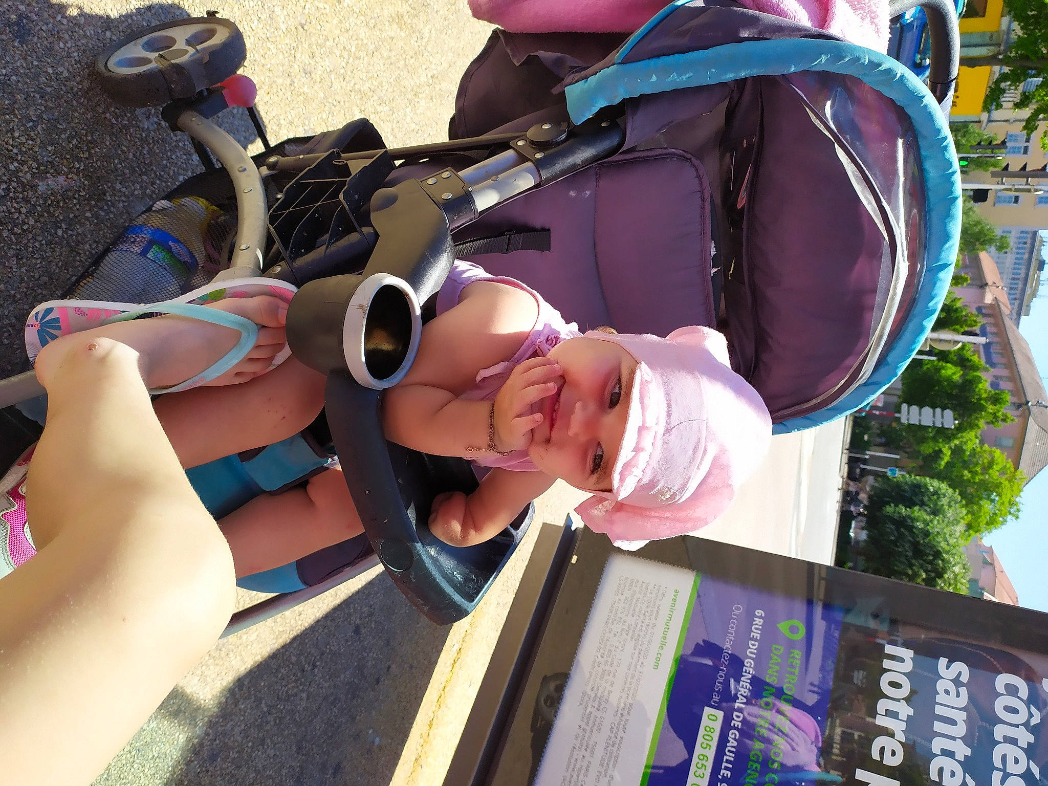 Lana a rejoint le concours — aidez-le/la à gagner de superbes lots ! headwear, person