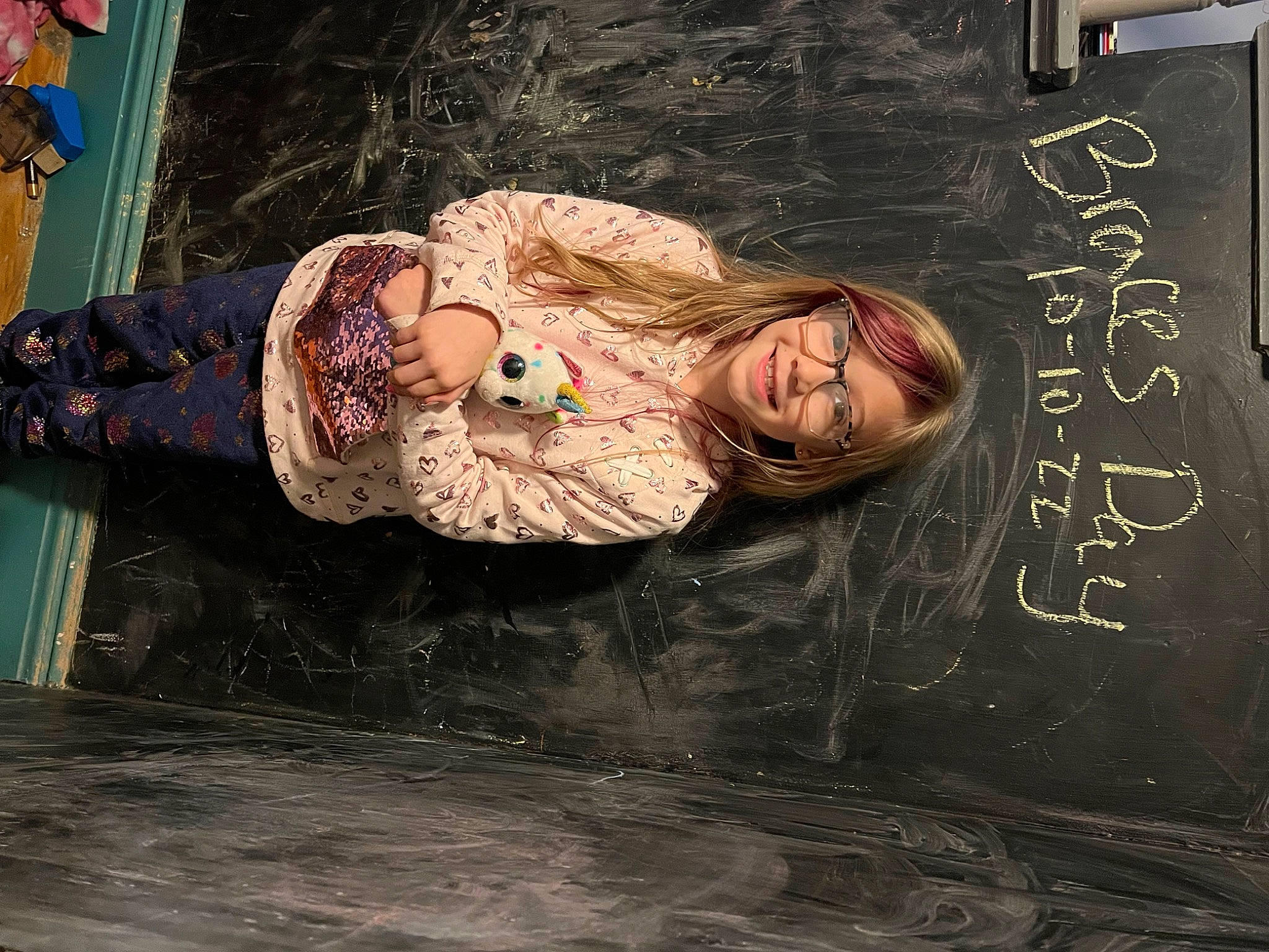 Oliveah is registered to the contest to win money with this photo: art, asphalt, chalk, child, cool, font, fun, handwriting, happy, joy, organism, pattern, person, road_surface, sidewalk, sitting, smile, street, temple, tints_and_shades