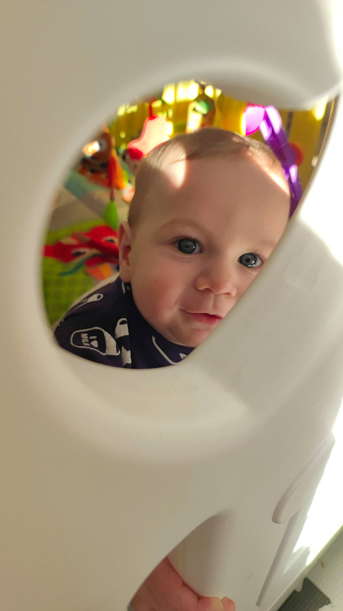 Elliot a rejoint le concours — aidez-le/la à gagner de superbes lots ! baby, carmine, cheek, child, chin, circle, clothing, eye, eyebrow, eyelash, face, fashion_accessory, fun, hair, hairstyle, happy, head, iris, person, smile