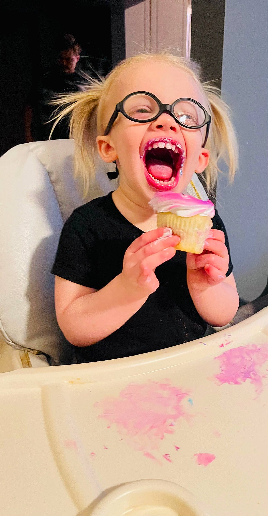 Adriana is registered to the contest to win money with this photo: cuisine, dessert, event, eyewear, finger, finger_food, food, food_craving, fun, gesture, happy, junk_food, lip, mouth, performing_arts, person, pink, smile, sweetness, table