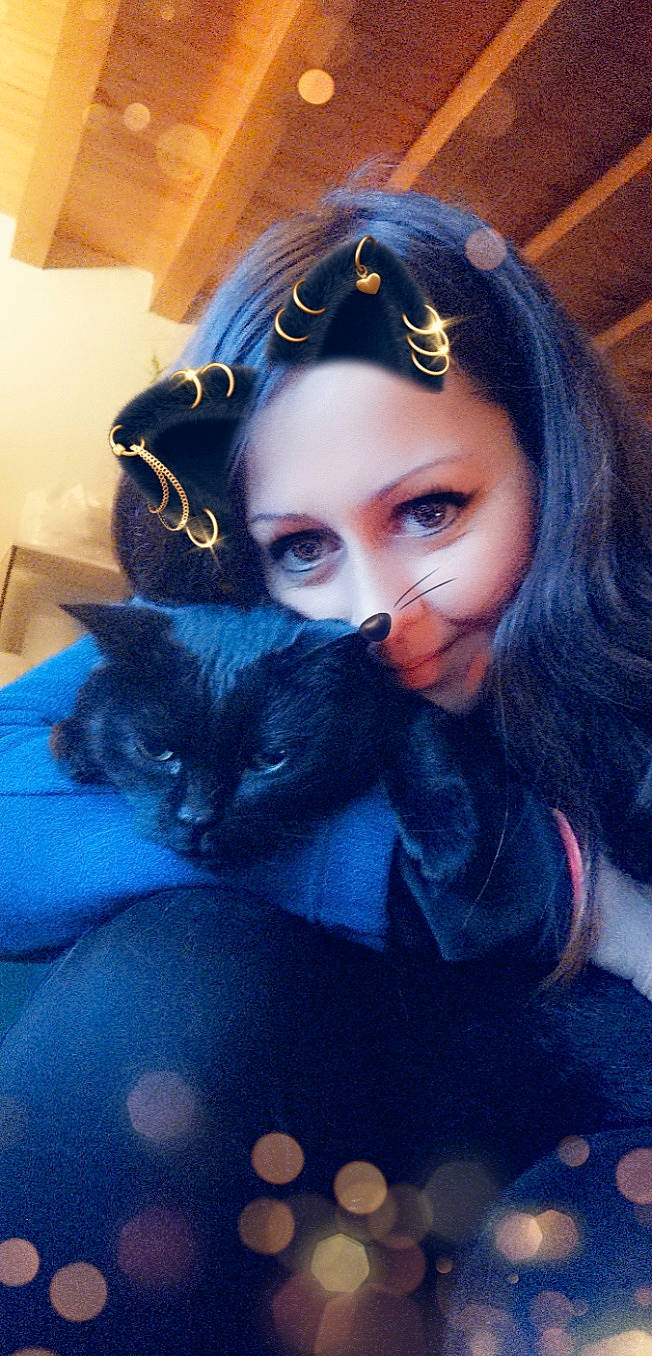 Isis a rejoint le concours — aidez-le/la à gagner de superbes lots ! beauty, black_hair, cool, ear, eye, eyebrow, face, fur, hair, hairstyle, lace_wig, lady, lip, long_hair, nose, person, photography, selfie, smile