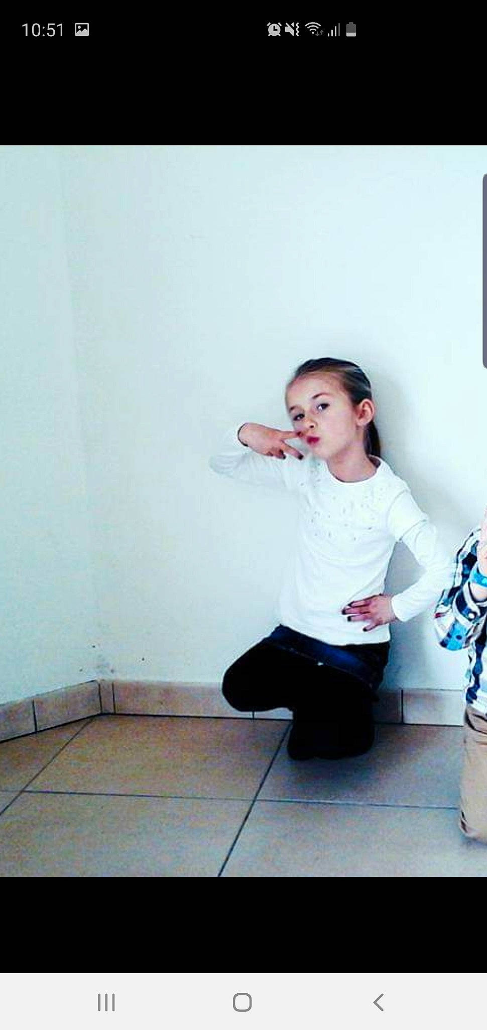 Kalissa participe au concours pour gagner de l'argent avec cette photo : abdomen, arm, baby, child, flooring, joint, leg, neck, person, photography, shoulder, sitting, standing, white