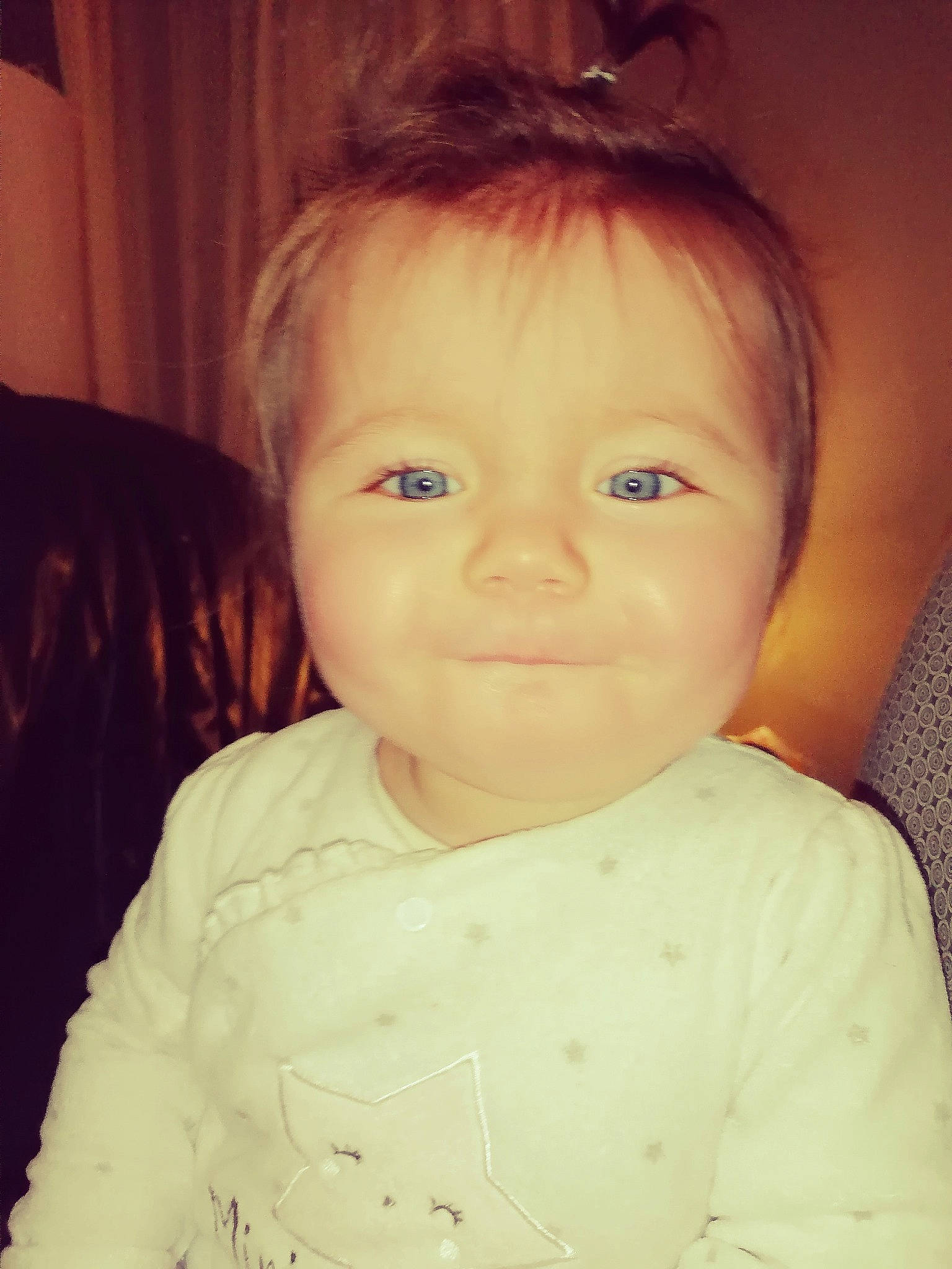 Inaya participe au concours pour gagner de l'argent avec cette photo : baby_toddler_clothing, cheek, chin, ear, eye, eyebrow, eyelash, facial_expression, forehead, hair, hairstyle, head, iris, lip, mouth, neck, nose, person, skin, sleeve