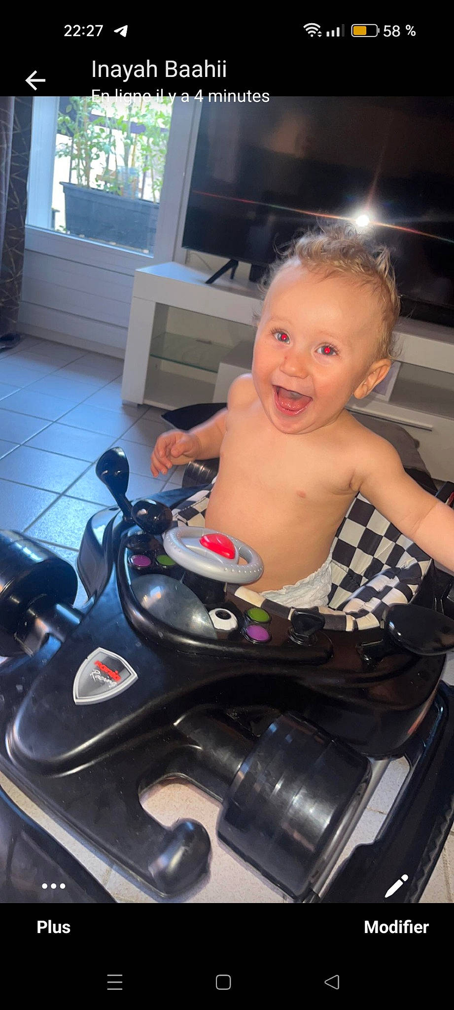 Kayden a rejoint le concours — aidez-le/la à gagner de superbes lots ! baby, baby_products, bathing, chest, child, flooring, fun, hand, happy, head, human_body, leisure, person, recreation, sitting, smile, thigh, toddler, toy, toy_vehicle