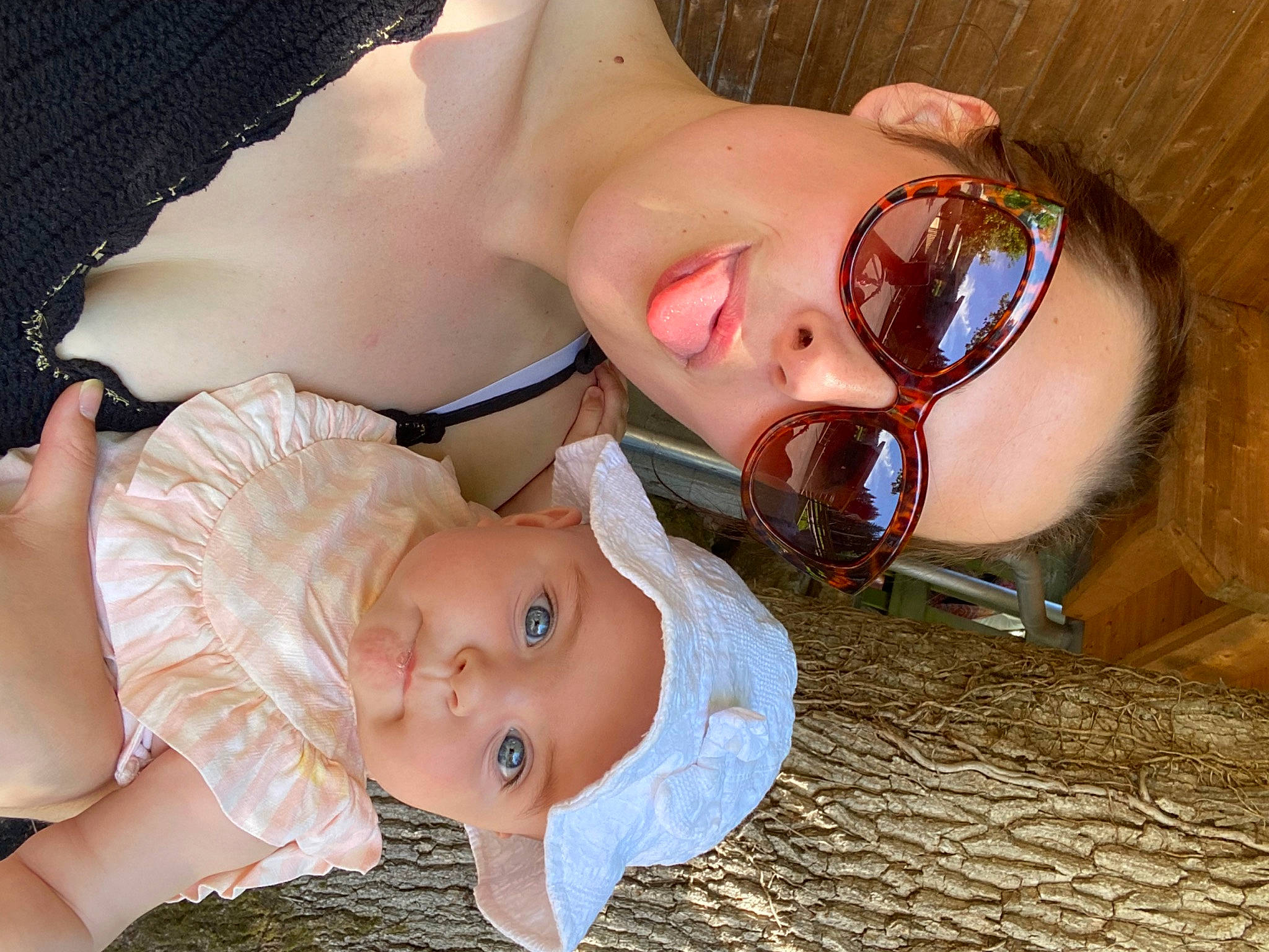 Ambre participe au concours pour gagner de l'argent avec cette photo : baby, baby_toddler_clothing, chest, eyelash, eyewear, fawn, glasses, goggles, grass, headgear, headwear, jewellery, lip, mouth, muscle, person, skin, smile, sunglasses, toddler