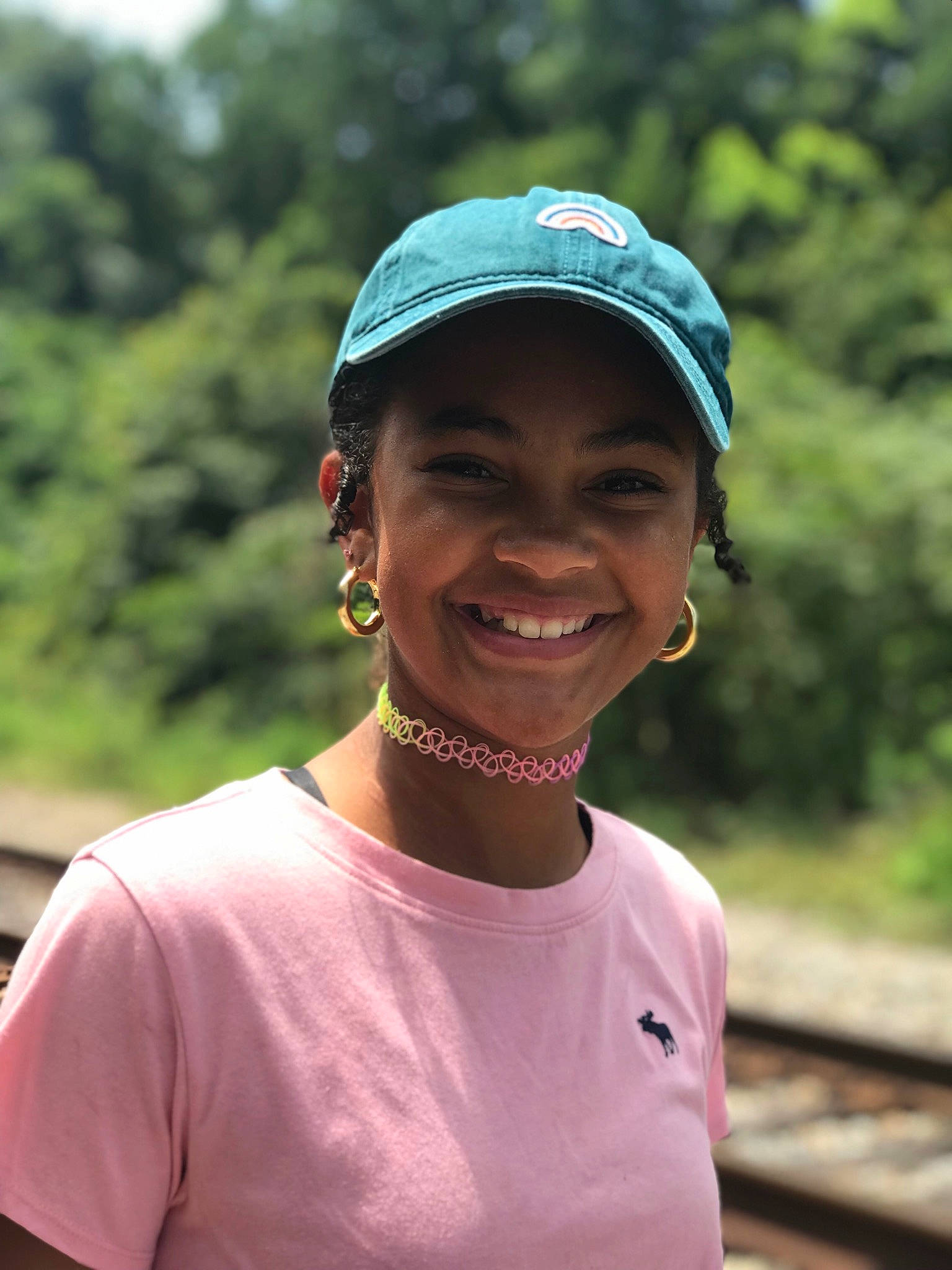 Lariyah is registered to the contest to win money with this photo: baseball_cap, cap, eyewear, fashion_accessory, forehead, fun, grass, happy, hat, headwear, jewellery, joy, landscape, leisure, lip, people_in_nature, person, recreation, smile, t_shirt