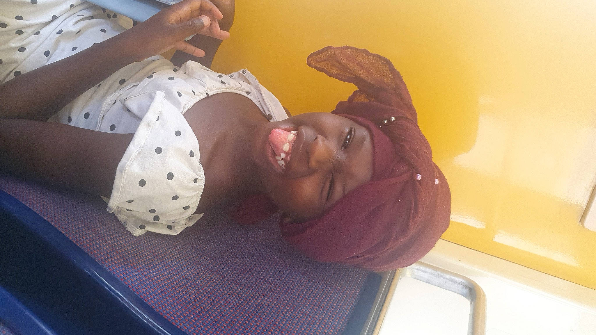 Fantandi a rejoint le concours — aidez-le/la à gagner de superbes lots ! baby, baby_products, baby_safety, baby_sleeping, baby_toddler_clothing, bed, bedding, bedtime, child, comfort, elbow, fun, happy, hat, headwear, infant_bed, joy, linens, nap, person