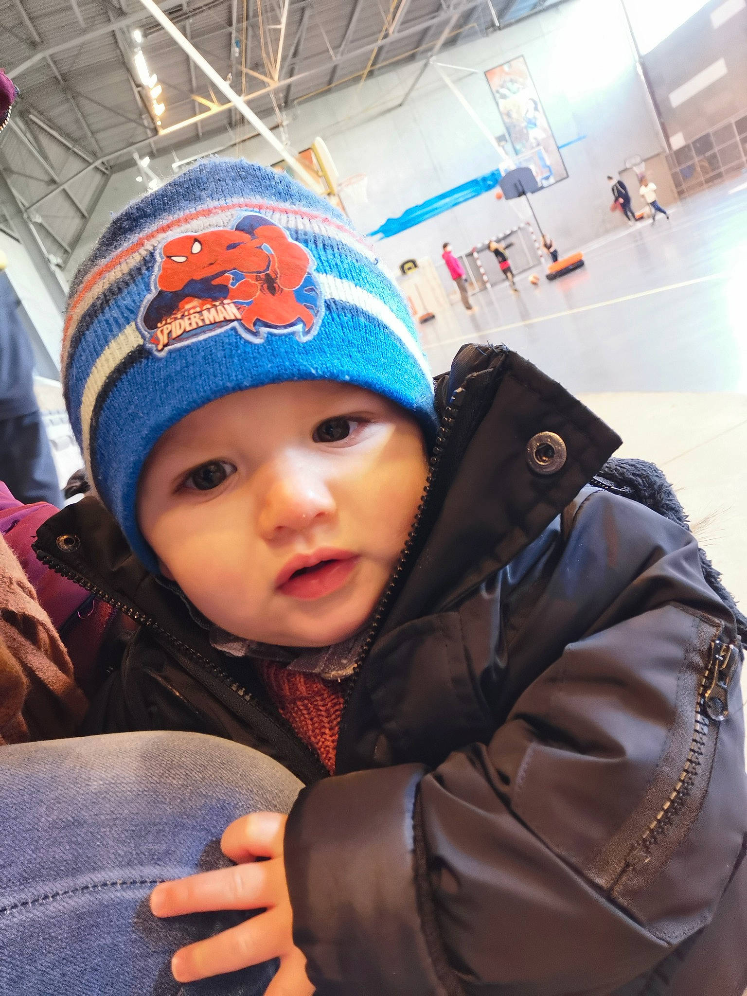 Jayson participe au concours pour gagner de l'argent avec cette photo : baby, baseball_cap, beanie, cap, child, cool, electric_blue, fashion_accessory, fun, happy, headgear, headwear, hood, jacket, knit_cap, outerwear, person, personal_protective_equipment, sleeve, street_fashion