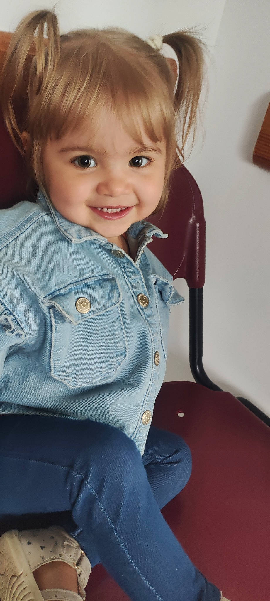 Ilyana participe au concours pour gagner de l'argent avec cette photo : baby_toddler_clothing, cheek, chin, collar, cool, eye, eyebrow, face, facial_expression, hair, head, iris, joy, lip, nose, outerwear, person, skin, sleeve, smile