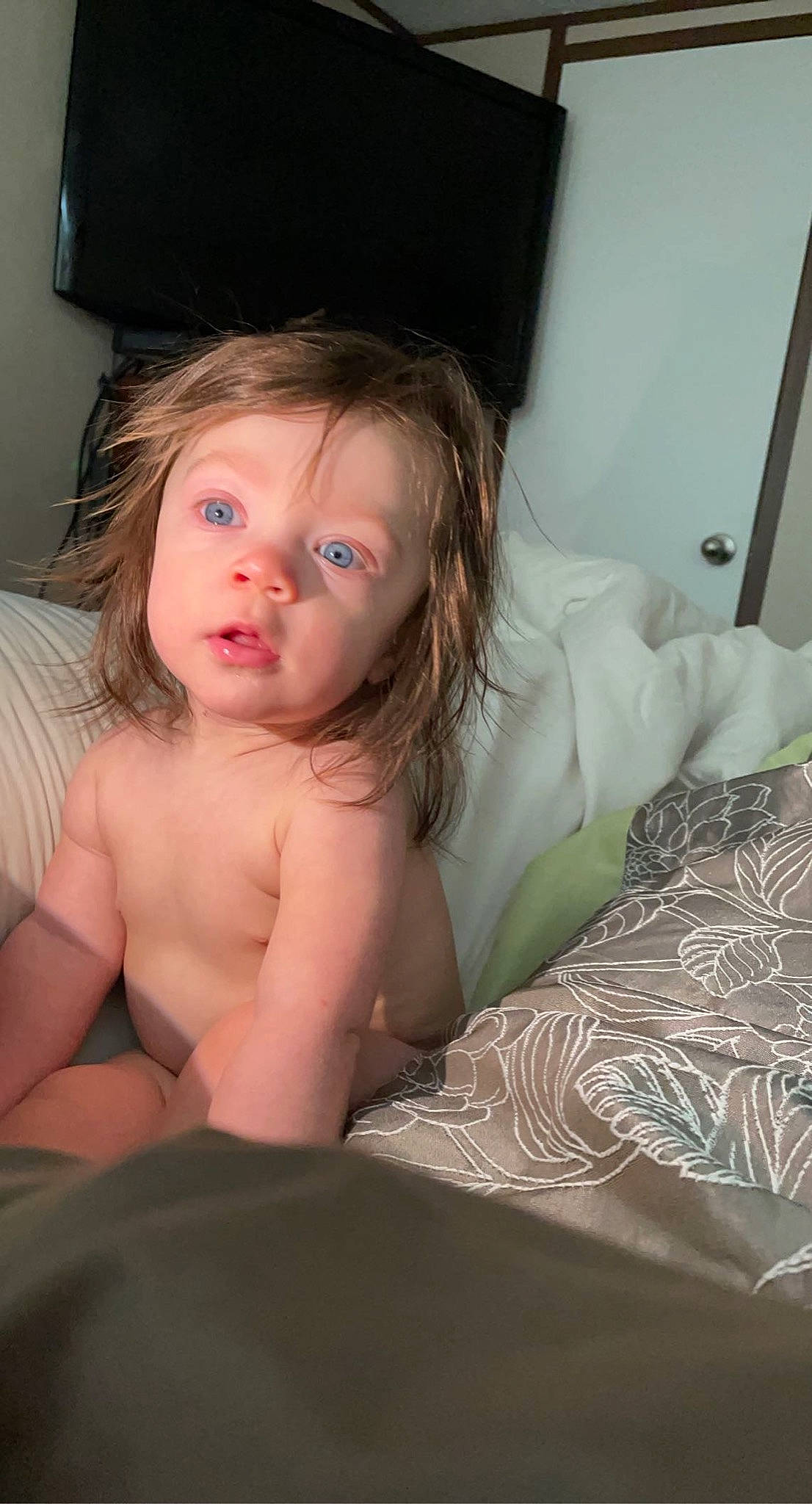 Annalee is registered to the contest to win money with this photo: arm, cheek, comfort, eye, eyebrow, eyelash, face, flash_photography, hair, hairstyle, human_body, iris, joint, lip, mouth, neck, nose, person, shoulder, skin