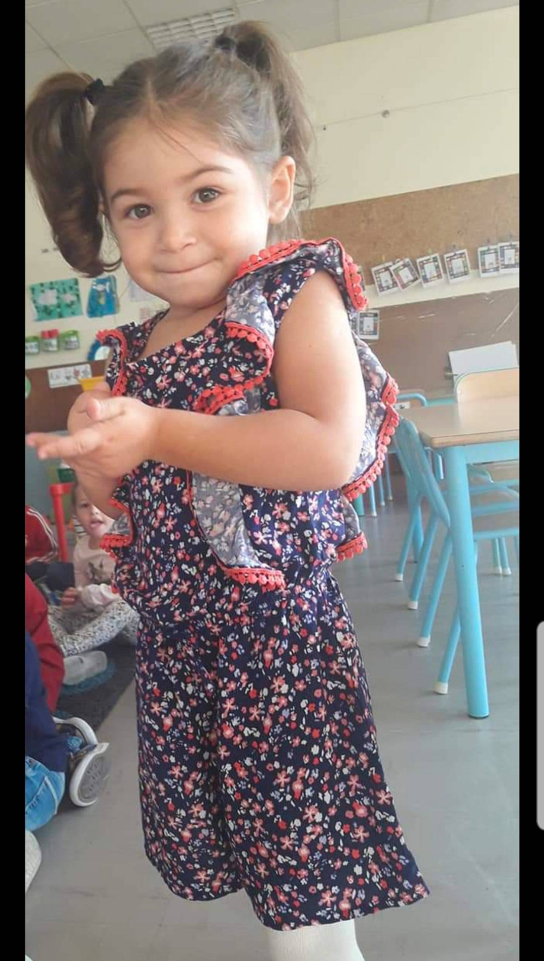 Cindy a rejoint le concours — aidez-le/la à gagner de superbes lots ! arm, child, child_model, dress, joy, pattern, person, skin, smile, toddler