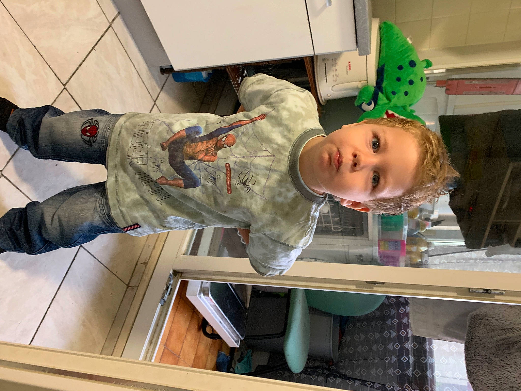 Ryley participe au concours pour gagner de l'argent avec cette photo : cargo_pants, child, engineering, fun, hat, person, room, smile, toddler, wood