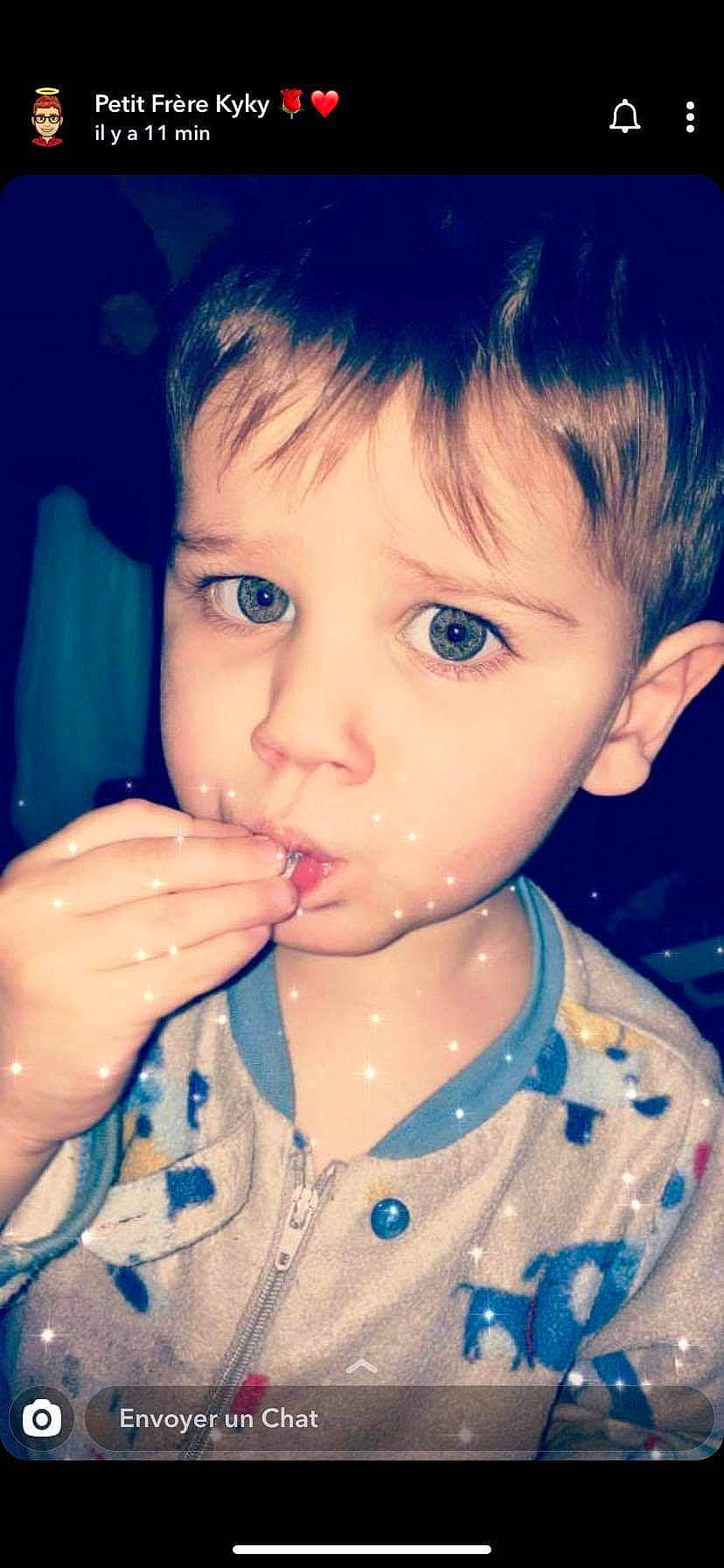 Hugo a rejoint le concours — aidez-le/la à gagner de superbes lots ! black_hair, blue, cheek, child, child_model, chin, cool, ear, eye, face, forehead, gesture, hair, head, jaw, lip, mouth, nose, person, smile