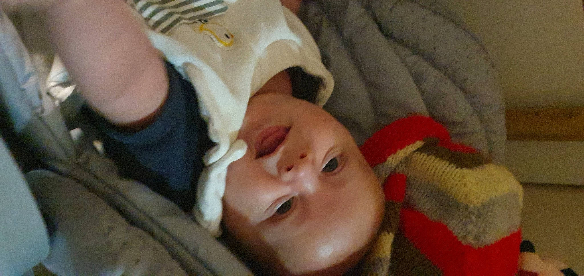 Nyno participe au concours pour gagner de l'argent avec cette photo : baby, cheek, child, close_up, ear, eye, eyelash, face, finger, forehead, hand, head, lip, mouth, nose, person, skin, thumb, toddler