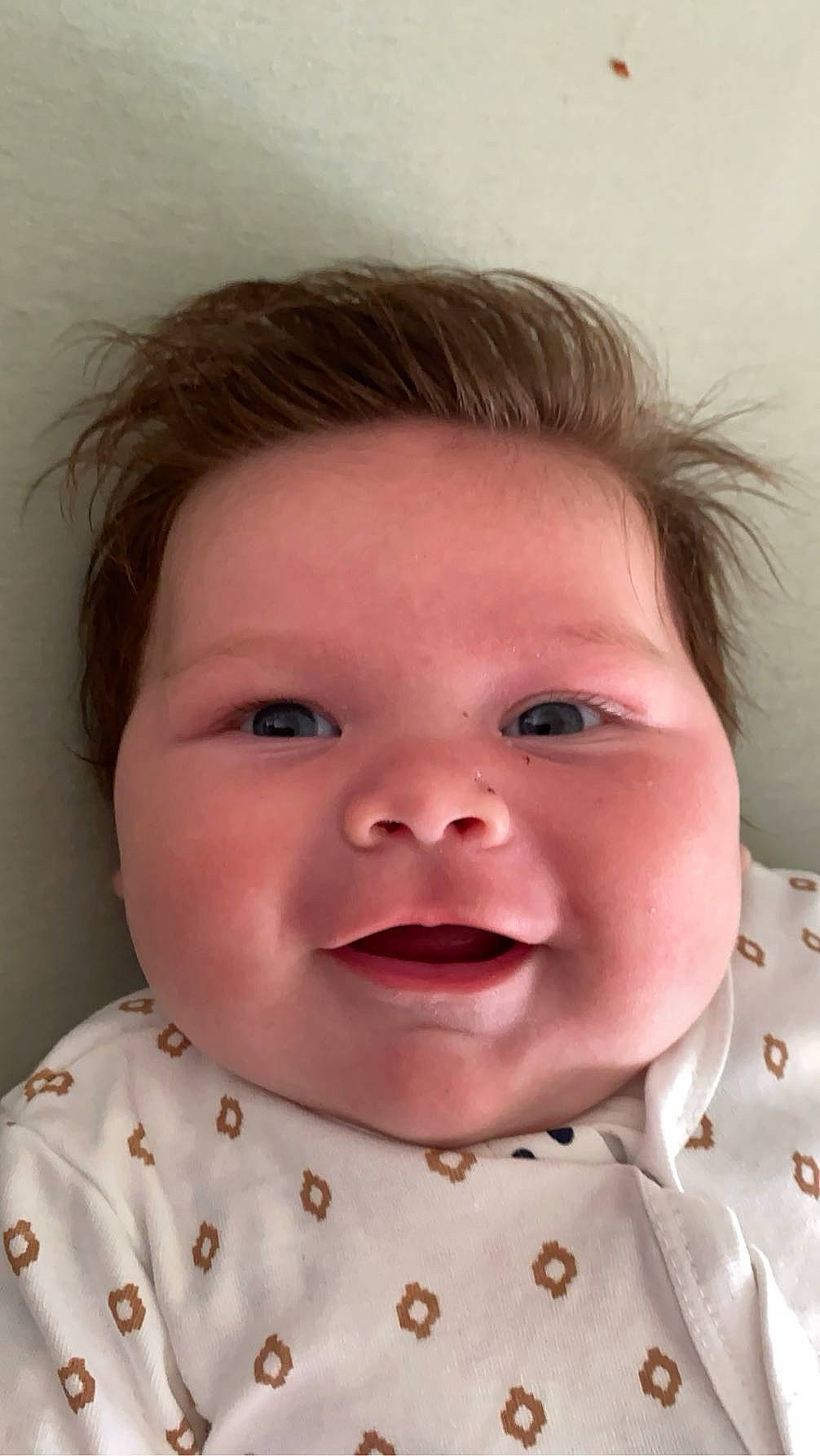 Juliann a rejoint le concours — aidez-le/la à gagner de superbes lots ! baby, baby_toddler_clothing, cheek, child, chin, collar, eyelash, face, facial_expression, happy, iris, lip, neck, nose, pattern, person, pink, skin, sleeve, smile