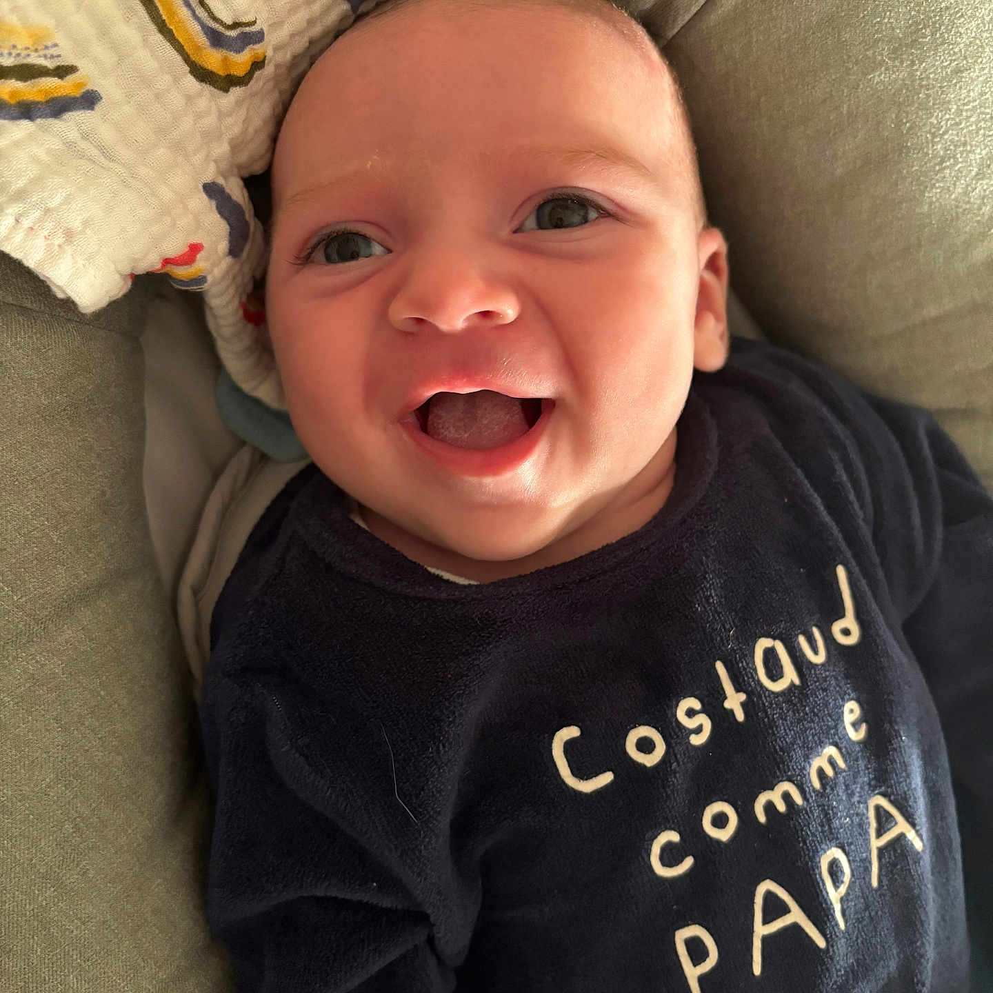Eloen participe au concours pour gagner de l'argent avec cette photo : baby, blanket, child, closeup, clothing, cozy, cushion, cute, expression, eyes, face, happy, head, indoor, infant, person, portrait, smiling, soft, young