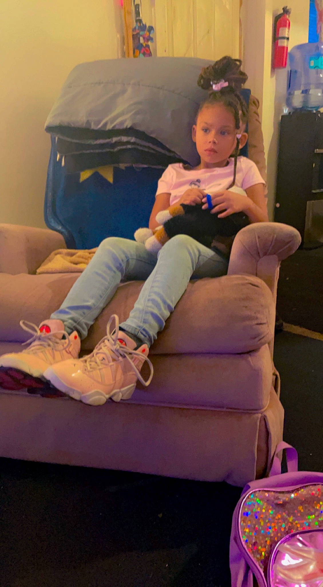Zyleigha is registered to the contest to win money with this photo: child, comfort, couch, electric_blue, event, flooring, foot, fun, human_leg, knee, lap, leg, leisure, magenta, performing_arts, person, purple, room, sitting, thigh