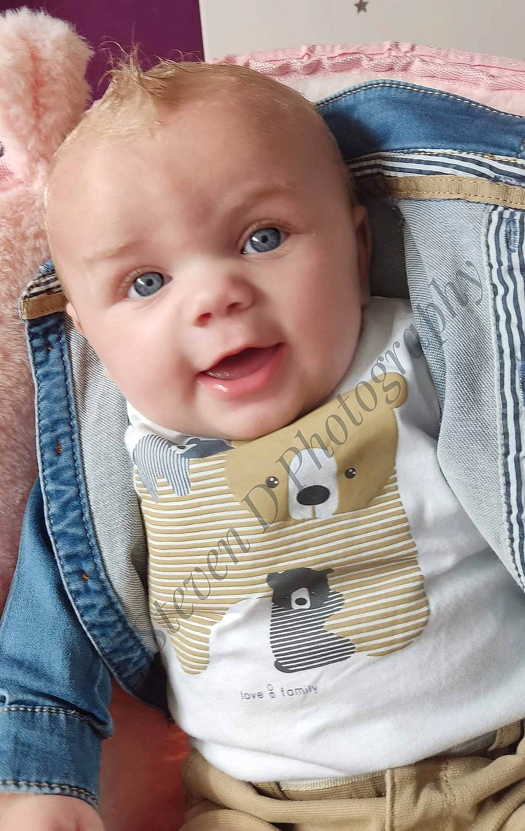 Milo a rejoint le concours — aidez-le/la à gagner de superbes lots ! baby, baby_toddler_clothing, cheek, chin, comfort, cool, eye, eyebrow, facial_expression, happy, iris, lip, neck, nose, outerwear, person, product, skin, sleeve, smile