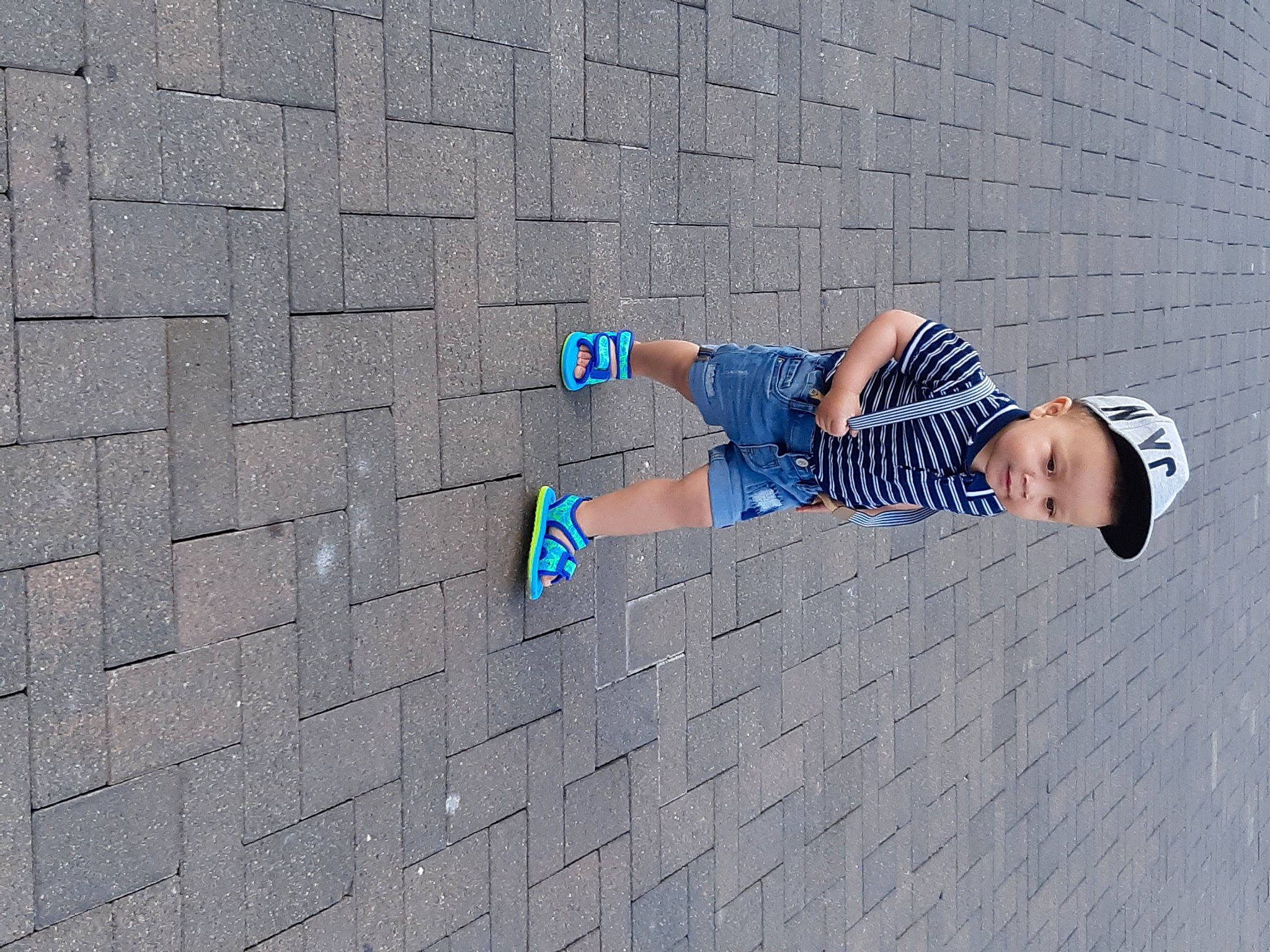 Axel participe au concours pour gagner de l'argent avec cette photo : concrete, person, wall