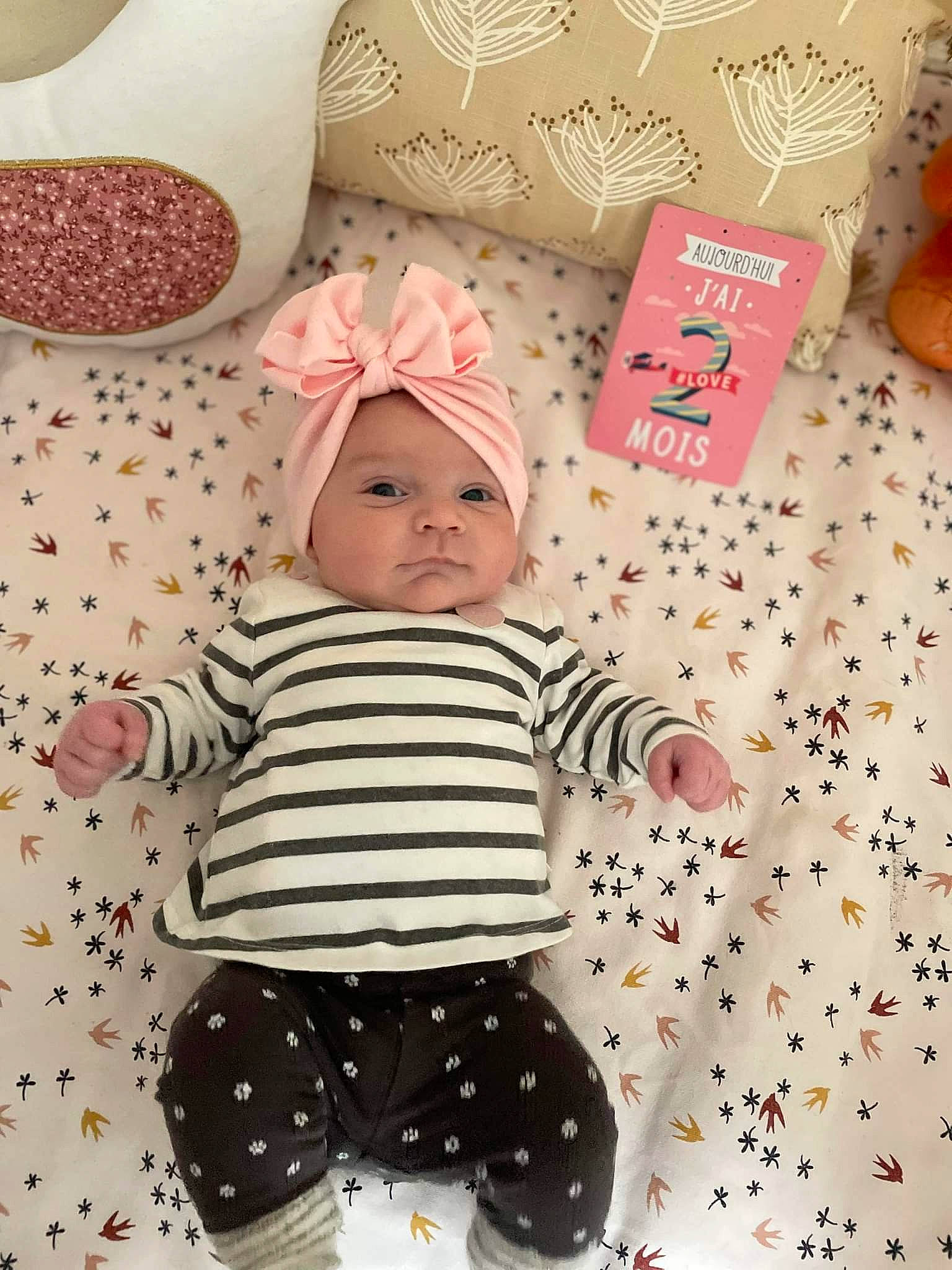 Rose participe au concours pour gagner de l'argent avec cette photo : baby, baby_products, baby_safety, baby_sleeping, baby_toddler_clothing, baby_toys, child, comfort, font, headwear, linens, pattern, peach, person, pink, room, sleeve, t_shirt, textile, toddler