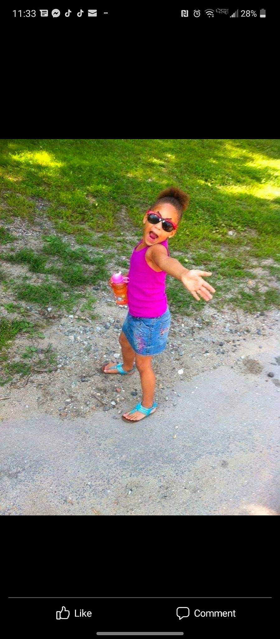 Audrina is registered to the contest to win money with this photo: asphalt, eyewear, fun, grass, happy, landscape, leisure, natural_environment, people_in_nature, person, plant, recreation, road, road_surface, shorts, smile, summer, sunglasses, t_shirt, tints_and_shades