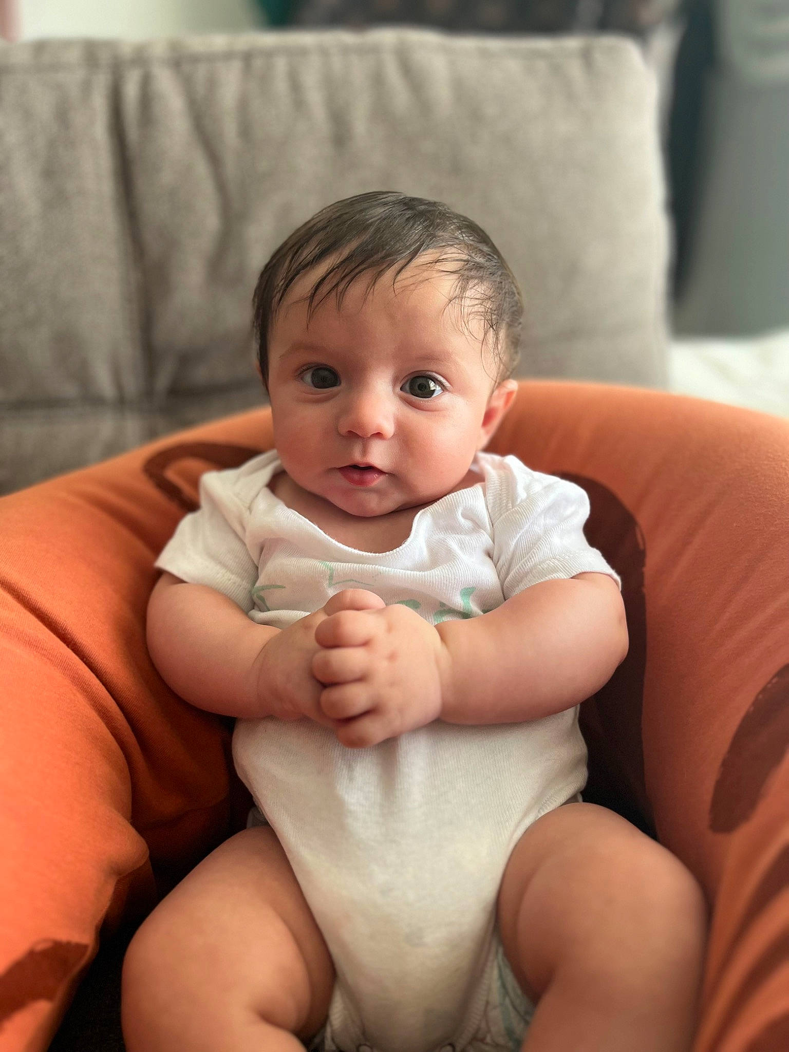 Livio participe au concours pour gagner de l'argent avec cette photo : baby, baby_toddler_clothing, cheek, chest, comfort, elbow, eye, flash_photography, head, human_body, iris, joint, lip, mouth, neck, person, skin, stomach, thigh, thumb