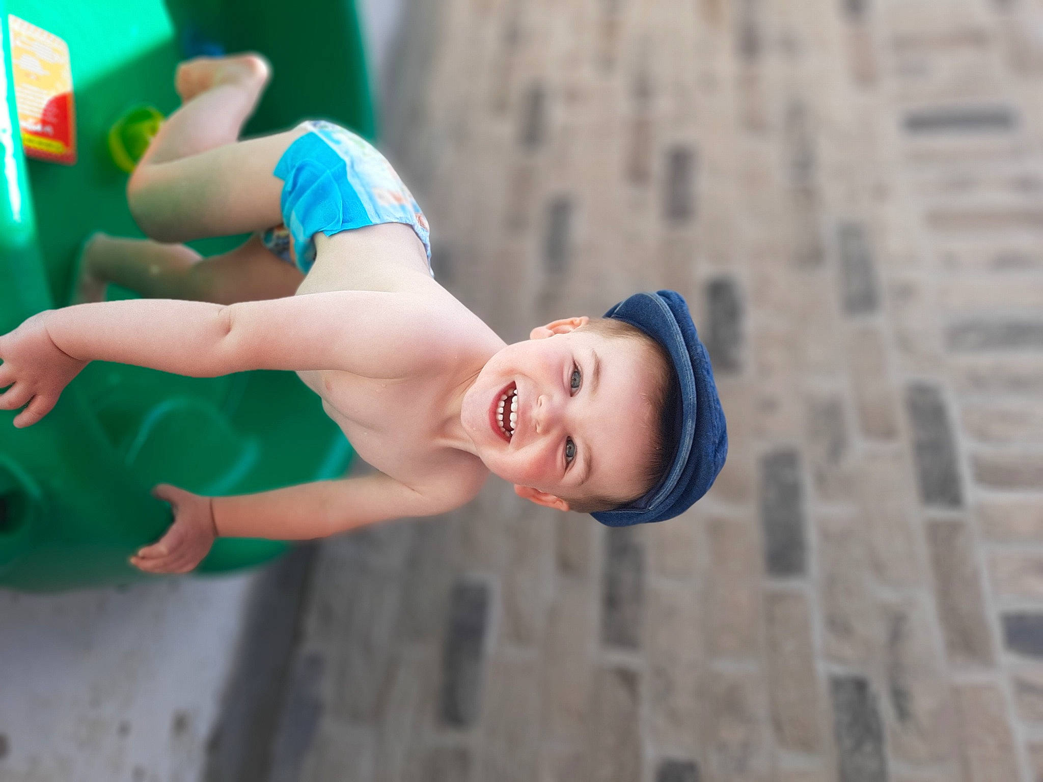 Loïs a rejoint le concours — aidez-le/la à gagner de superbes lots ! baby, beauty, child, fun, green, happy, joy, leg, leisure, person, photography, play, smile, snapshot, toddler, vacation