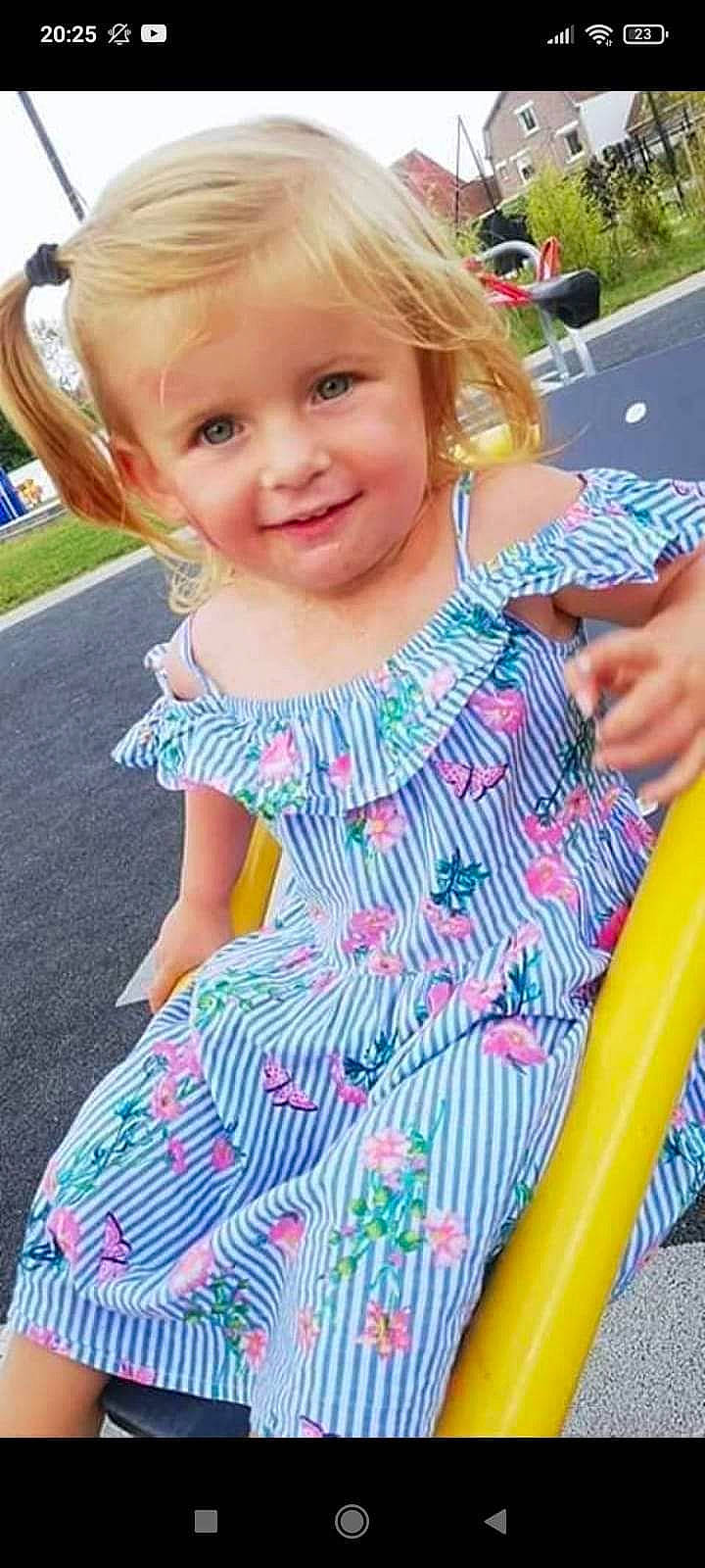 Naelle participe au concours pour gagner de l'argent avec cette photo : baby_toddler_clothing, blond, child, day_dress, dress, facial_expression, fun, grass, hairstyle, happy, joy, leisure, pattern, people, person, pink, plant, skin, sleeve, smile