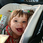 Loredana a rejoint le concours — aidez-le/la à gagner de superbes lots ! baby, car_interior, car_seat, car_trip, child, child_safety, clothing, cute, daylight, face, hair_ties, happy, infant, person, portrait, seatbelt, smile, toddler, vehicle, young_child