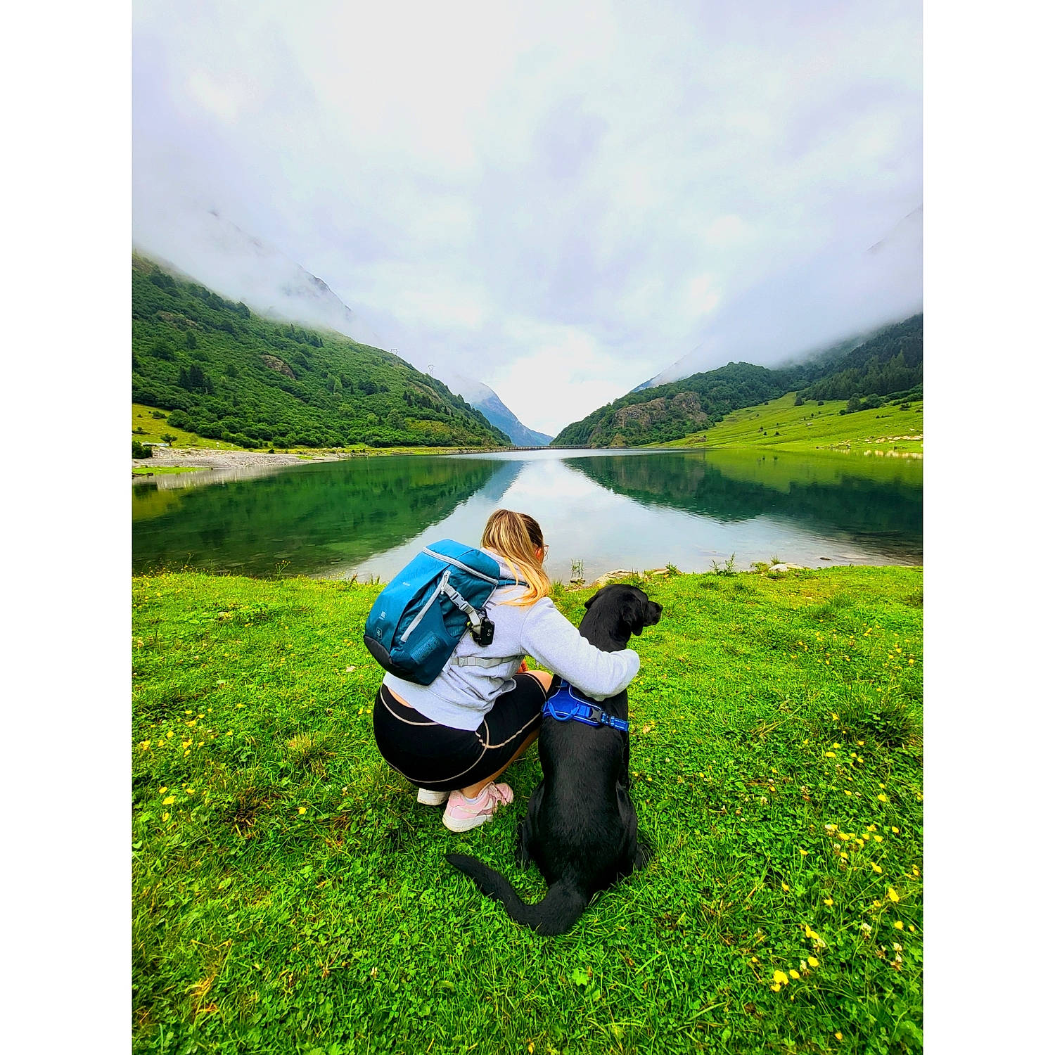 Homer participe au concours pour gagner de l'argent avec cette photo : bag, cloud, gesture, grass, grassland, happy, highland, hill, lake, landscape, leisure, meadow, mountain, natural_landscape, people_in_nature, plant, recreation, sky, travel, water