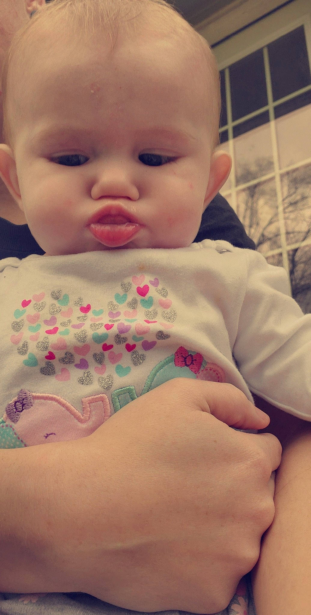 Emori is registered to the contest to win money with this photo: abdomen, baby, cheek, child, chin, eye, eyebrow, face, finger, forehead, hand, head, lip, mouth, muscle, nose, person, pink, skin, thumb