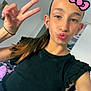 Leonor participe au concours pour gagner de l'argent avec cette photo : child, girl, selfie, peace_sign, pout, black_top, long_hair, indoors, room, furniture, casual, smile, portrait, young, cute, playful, peace, hand_gesture, pink_bow, sticker