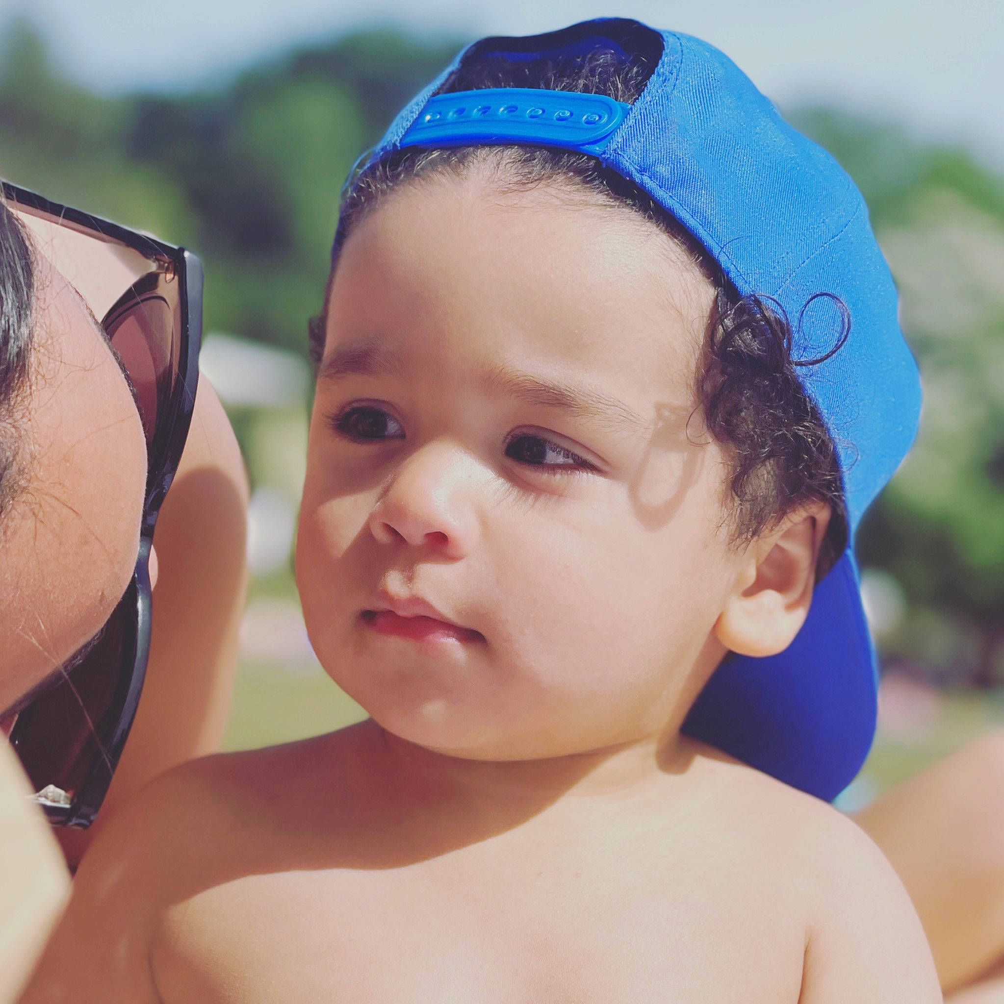 Helio participe au concours pour gagner de l'argent avec cette photo : arm, cheek, chin, ear, eyebrow, eyelash, finger, forehead, gesture, hair, hand, happy, head, lip, muscle, neck, nose, person, product, shoulder