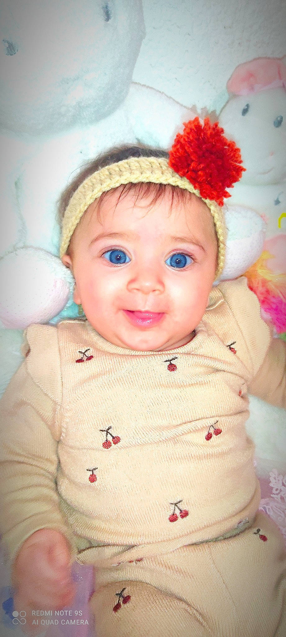 Sylvana a rejoint le concours — aidez-le/la à gagner de superbes lots ! baby, baby_toddler_clothing, cap, cheek, clothing, costume_hat, eye, eyelash, happy, headwear, iris, joy, lip, organ, outerwear, person, pink, product, skin, sleeve