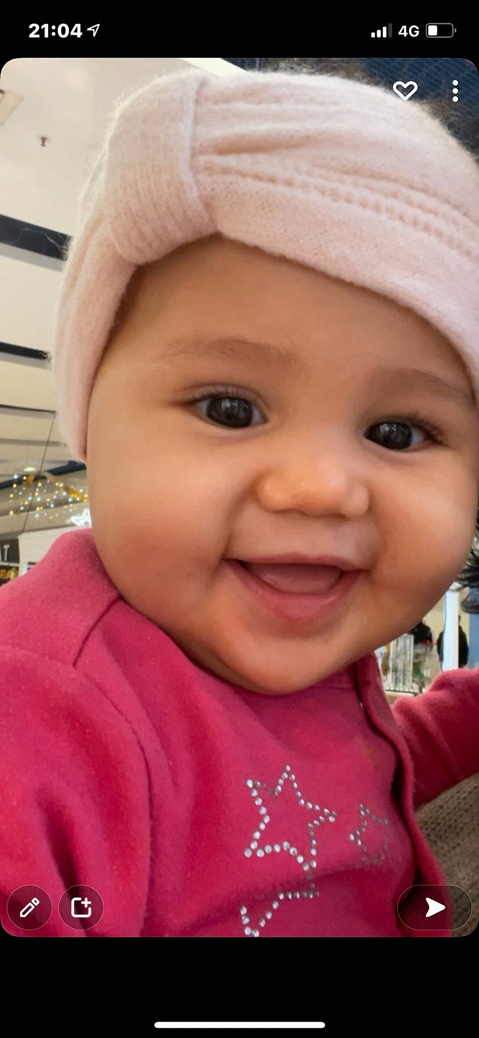 Vaïna a rejoint le concours — aidez-le/la à gagner de superbes lots ! baby, baby_toddler_clothing, cap, cheek, eyebrow, fun, happy, hat, head, headgear, headwear, iris, joy, lip, mouth, nose, organ, person, pink, skin