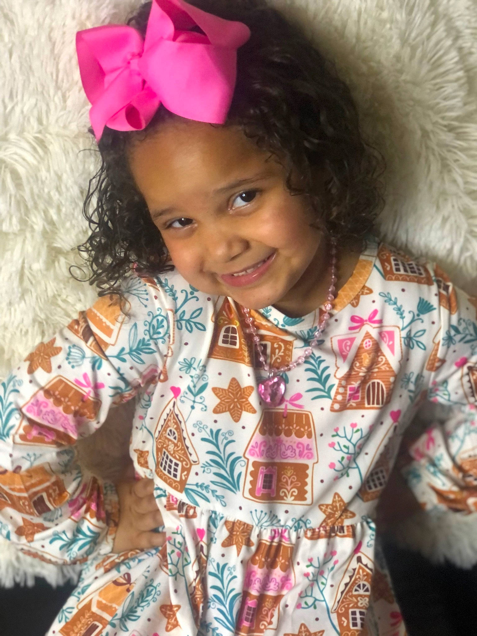 Tamtaniyah is registered to the contest to win money with this photo: black_hair, clothing, eye, face, facial_expression, fun, hair, hairstyle, happy, head, headgear, joy, magenta, neck, organ, person, pink, skin, sleeve, smile