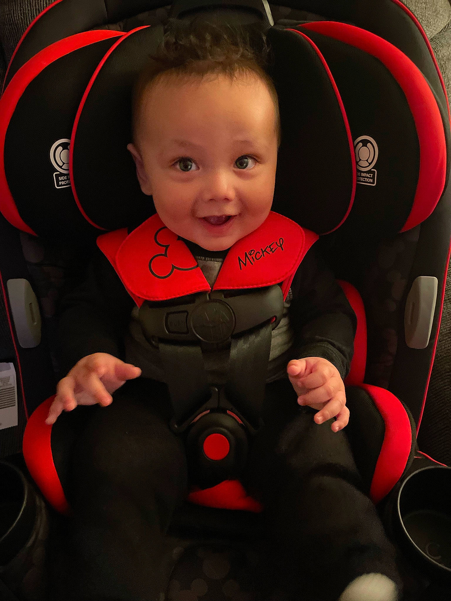 Koda is registered to the contest to win money with this photo: audio_equipment, auto_part, automotive_design, baby, baby_carriage, baby_products, baby_toddler_clothing, car_seat, child, comfort, happy, head, hearing, motor_vehicle, person, plant, smile, steering_part, steering_wheel, toddler